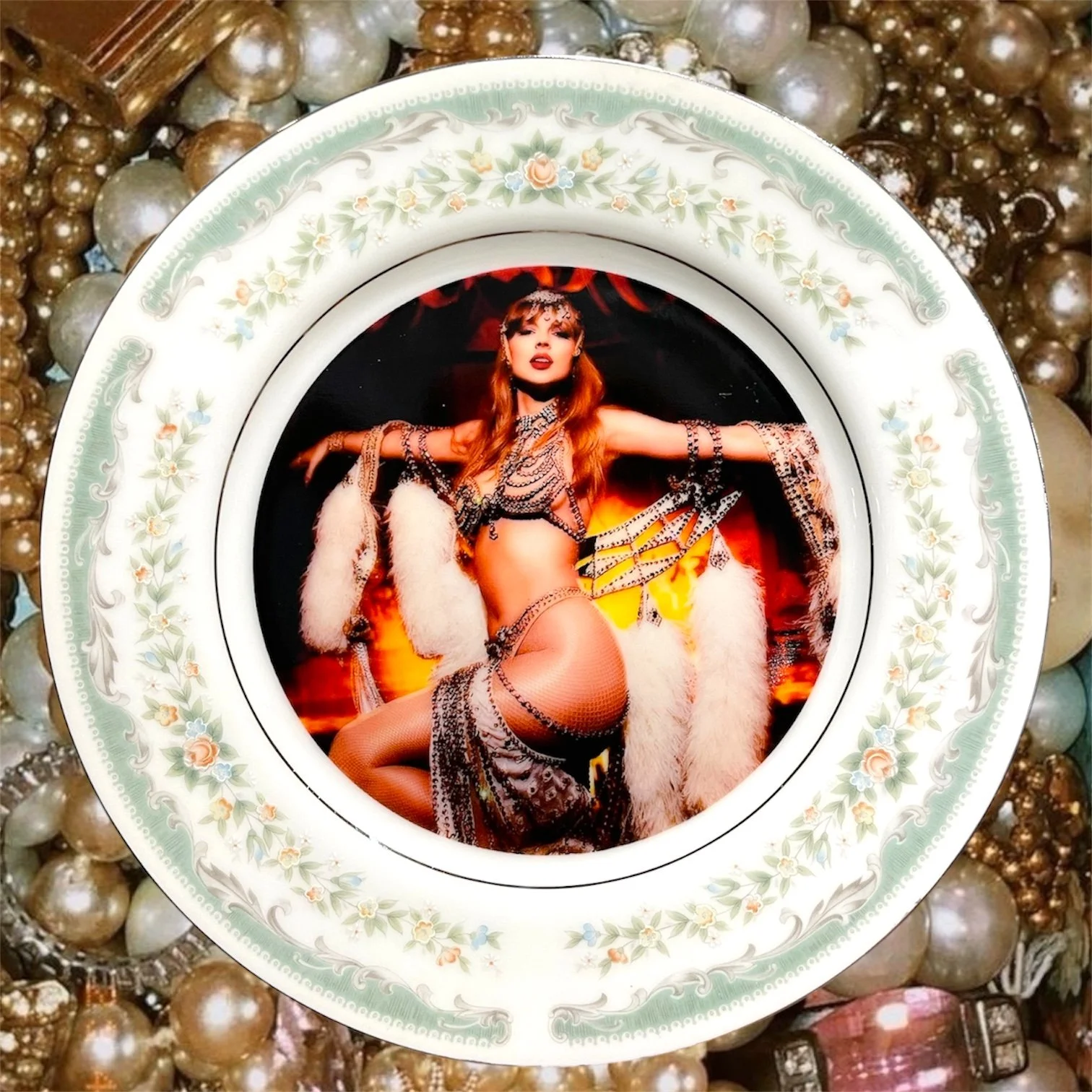 TAYLOR SWIFT SHOWGIRL PLATE