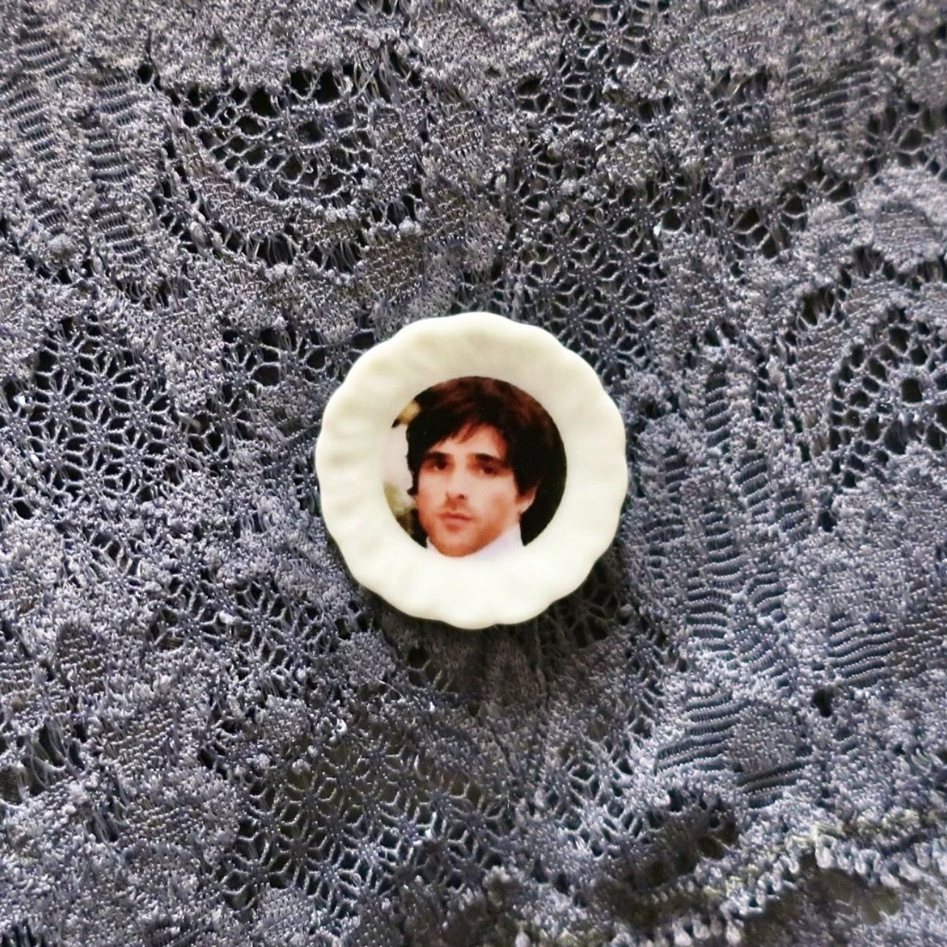 JACOB ELORDI MINI PLATE MAGNET