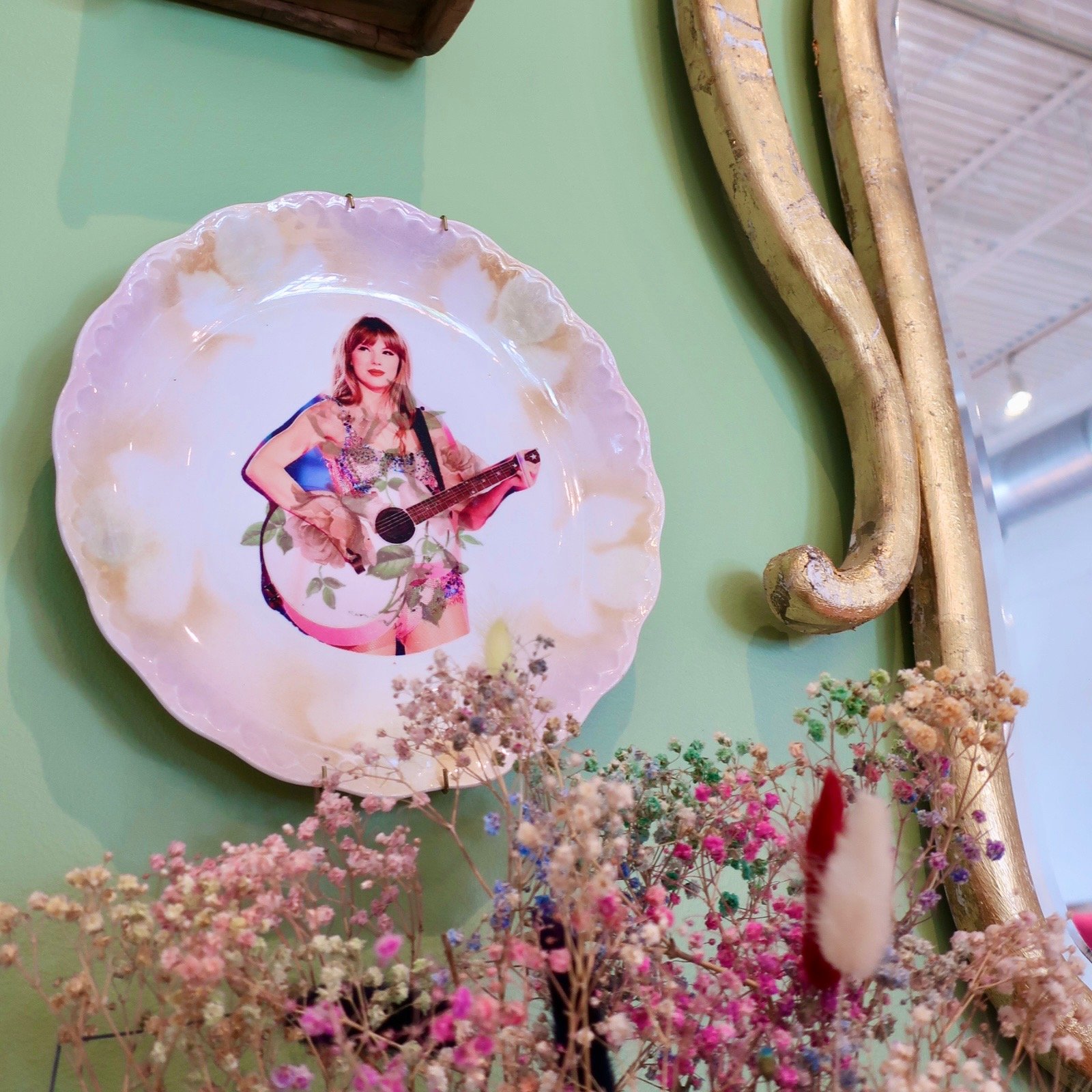 TAYLOR SWIFT ERAS XL PLATE