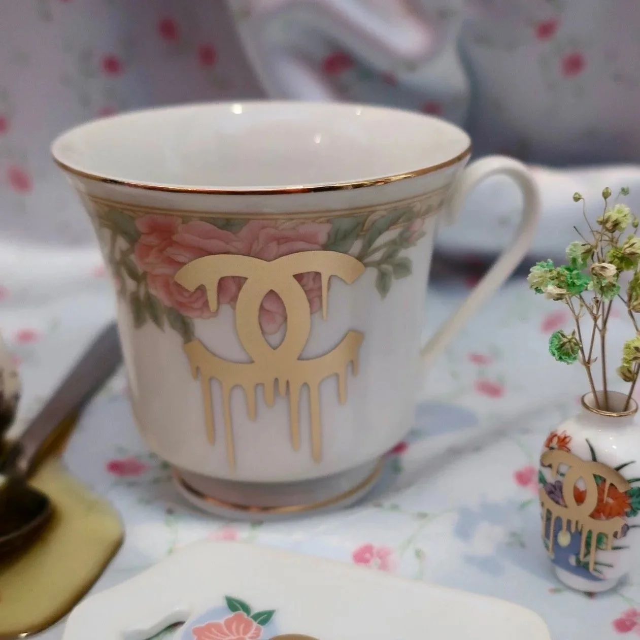 DRIPPING CHANEL COFFEE CUP