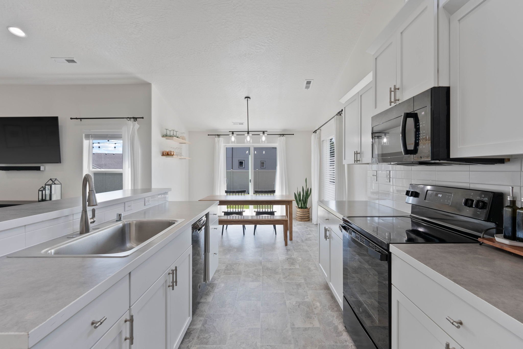 Inside-Spokane- Sanson Ave-14.jpg