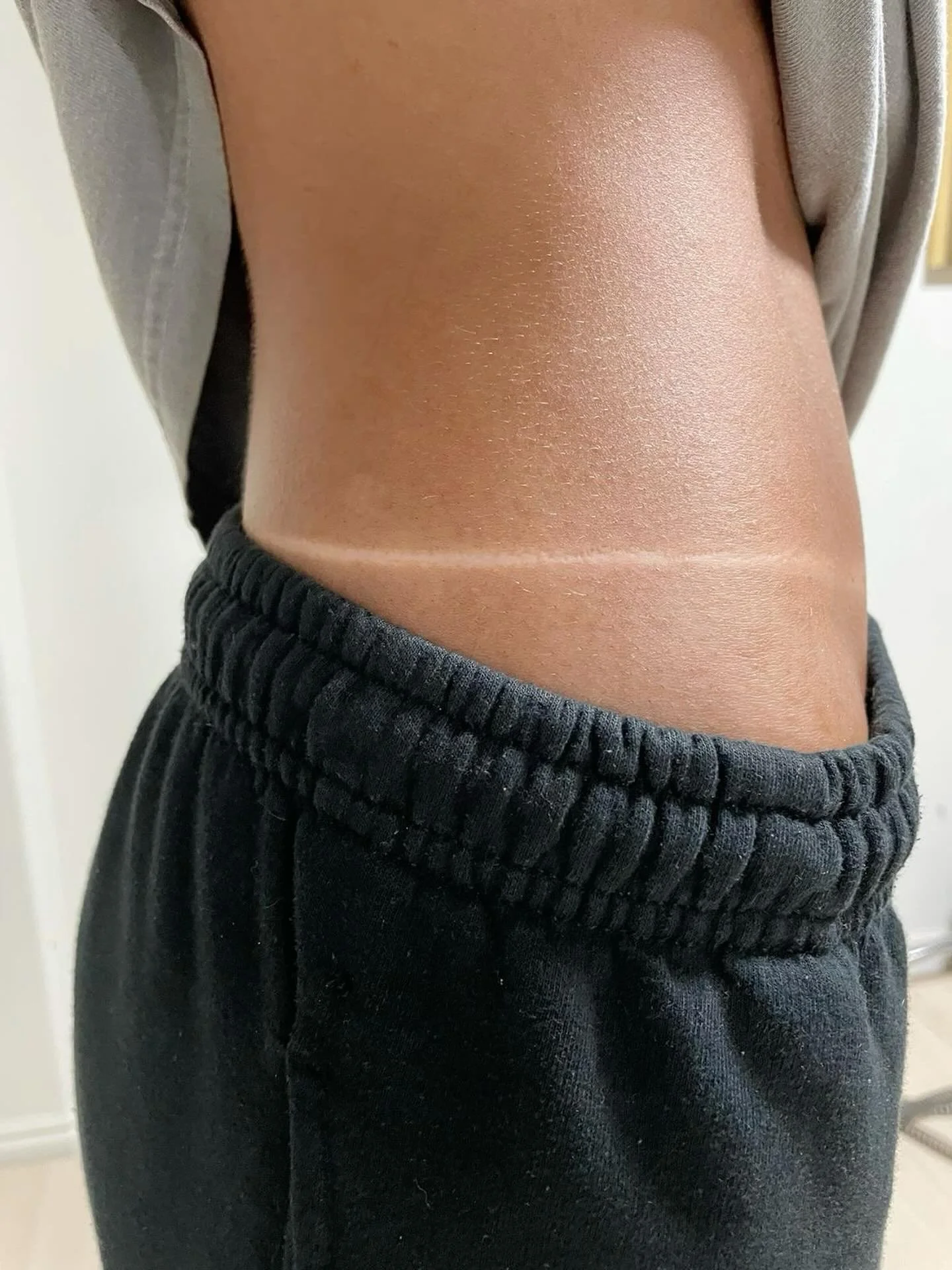 Summer never really ends when you have a VIMA tan 🌟

Keep glowing and book your next spray with @beautyby.kail for $10 off your first tan! 

#vimasalon #cthairsalon #cthairstylist #ctspraytan #spraytan #tanlines #selfcare #skincare #skincareroutine