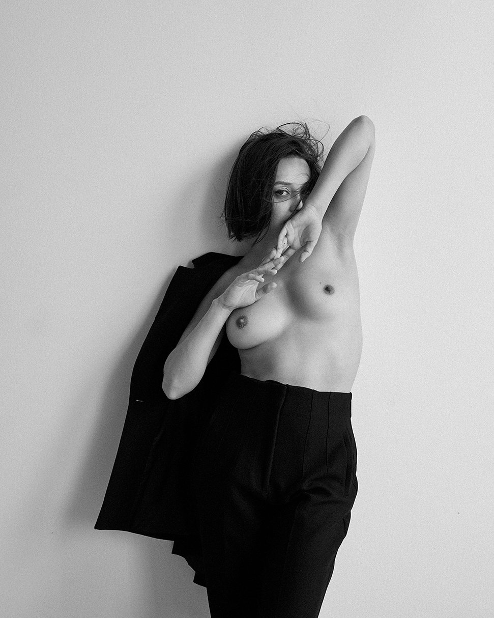 102_olivia2092-BW-Web.jpg