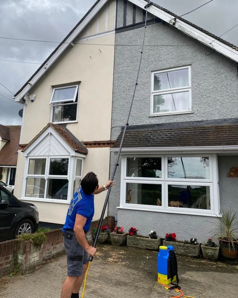 We make your home shine from top to toe 

Give your home some tlc this autumn:

shining skylights, fresh fascia all the way to a jetwashed drive (and everything in between) - we have got you covered 😉 

#essexwindowcleaner #windowcleaning #conservat