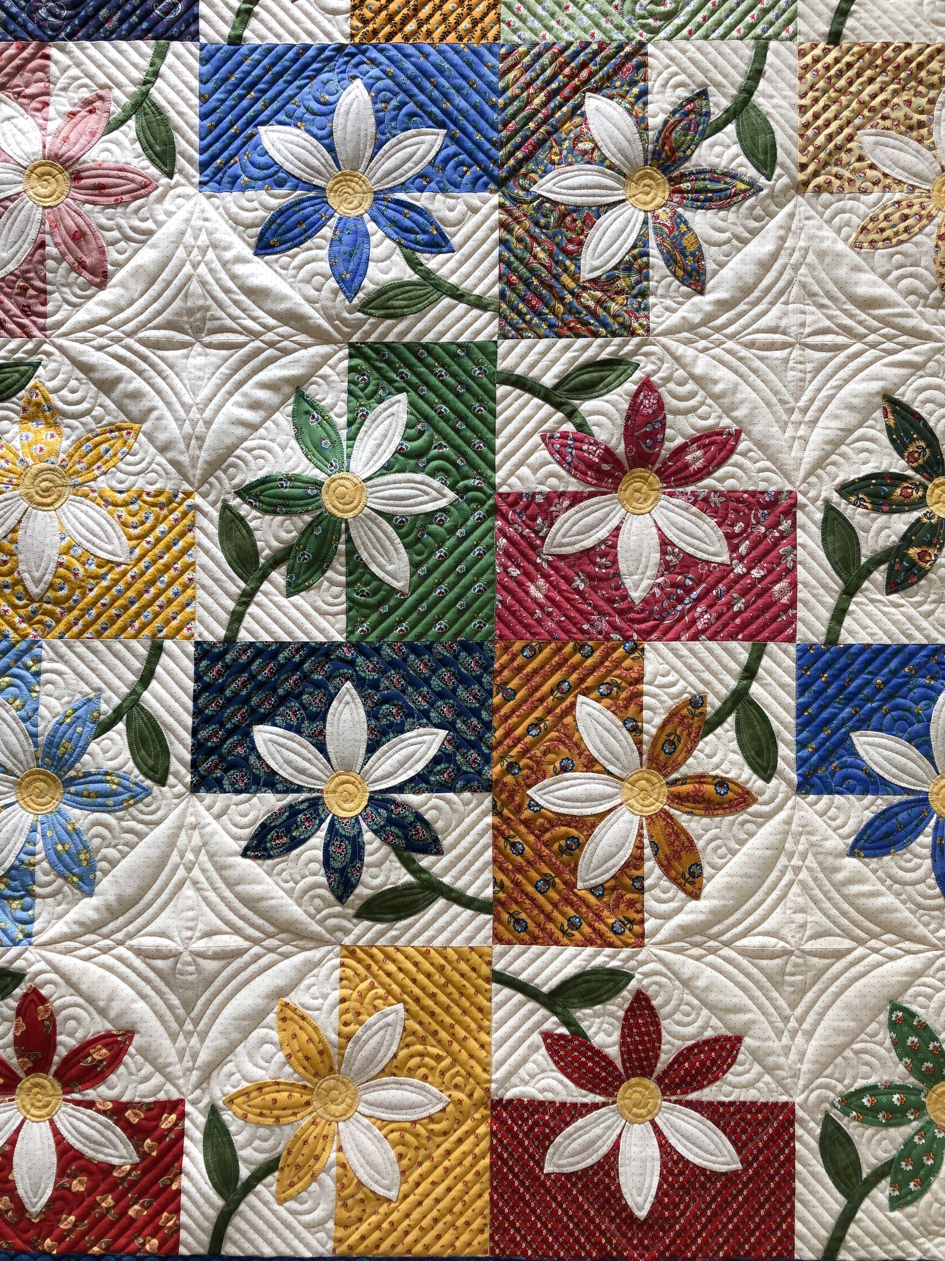 Kathy’s Shadowed Daisy Quilt