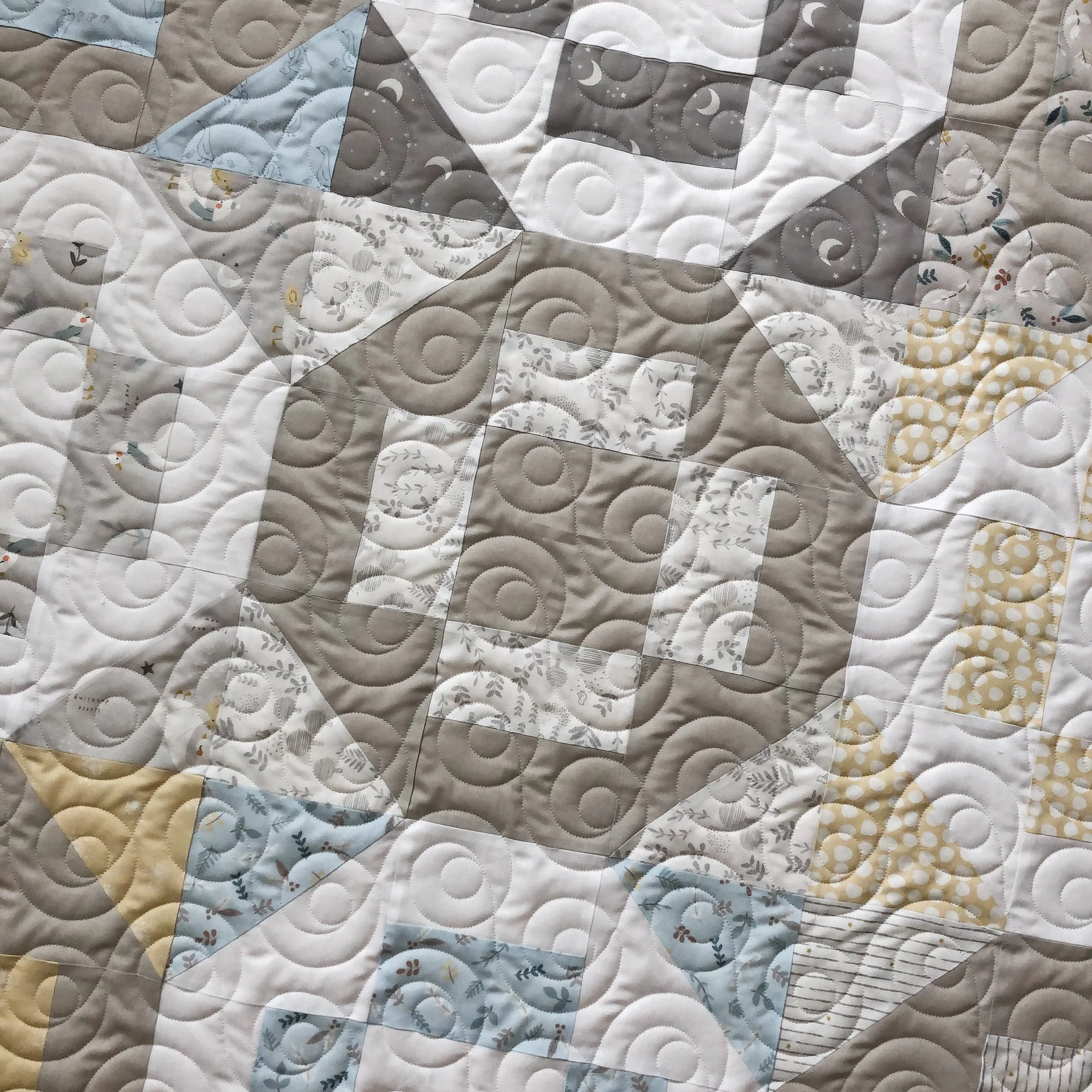 Sandy’s Hugs and Kisses baby quilt (free pattern)
