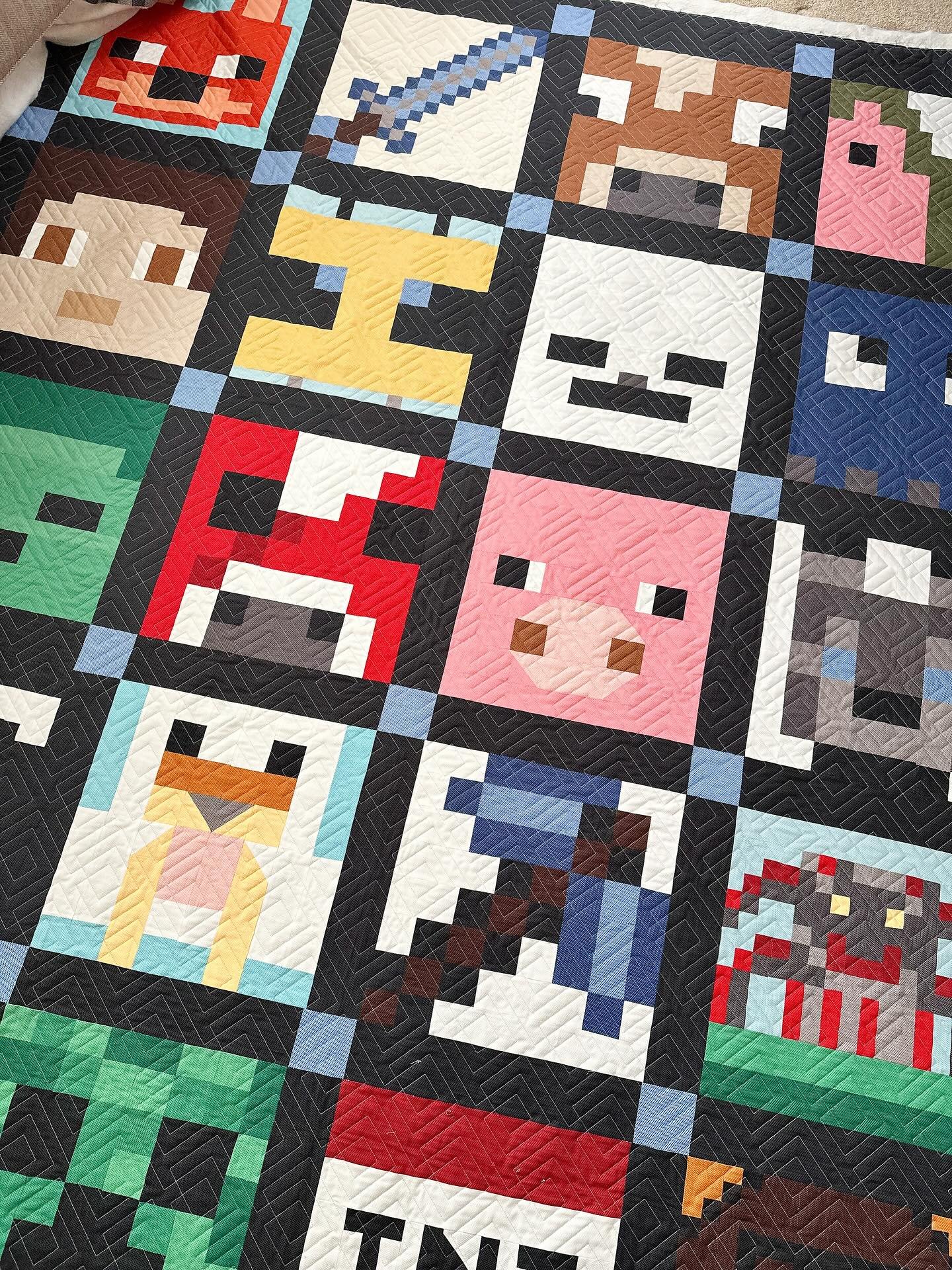 Do you have a Minecraft fan at your house, if so check out one of the quilts that Sherry made!  The pattern is by @myrainydaydesigns and I have a link to all the details in today&rsquo;s blog post at www.quiltingit.com/blog 

I used my Squared panto,
