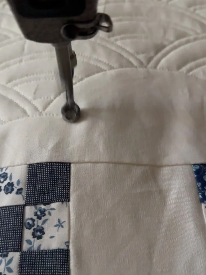 This is turning out so beautifully.  Lisa made this stunning quilt with leftover 1.5&rdquo; squares from her pineapple quilt. 

We chatted about a few different designs before I saw Molly from @mollylovelythreads newest panto Pinstripe Clam, and sugg