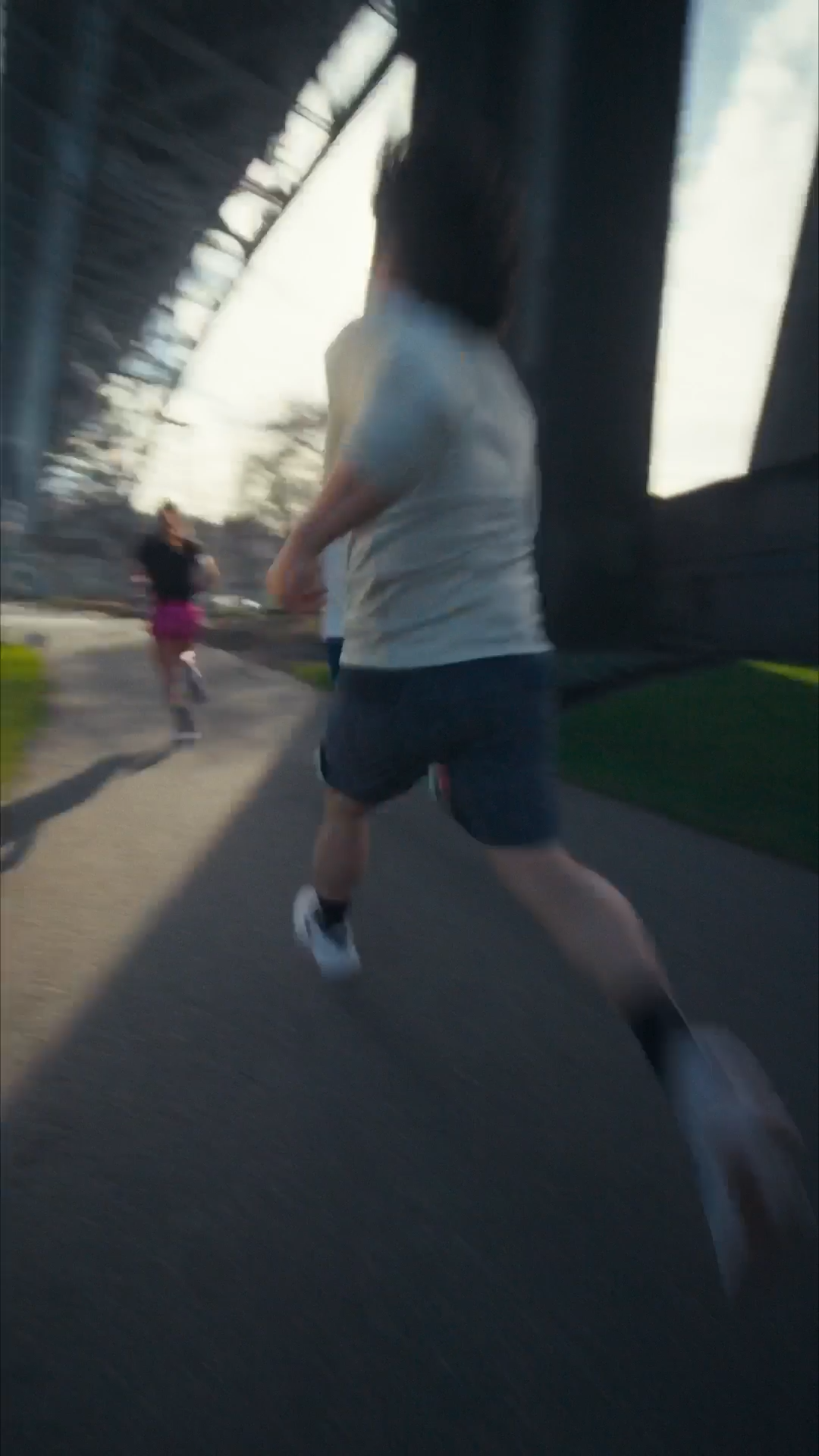 BROOKS_GHOST17_062025_HERO_CC_v3.00_02_41_09.Still004.png