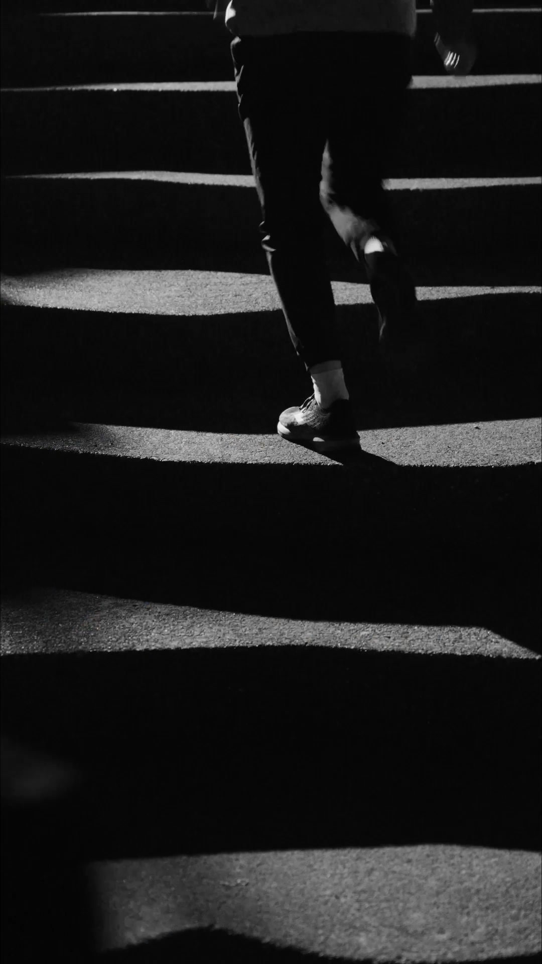 BROOKS_GHOST17_062025_HERO_CC_v3.00_02_19_11.Still002.png
