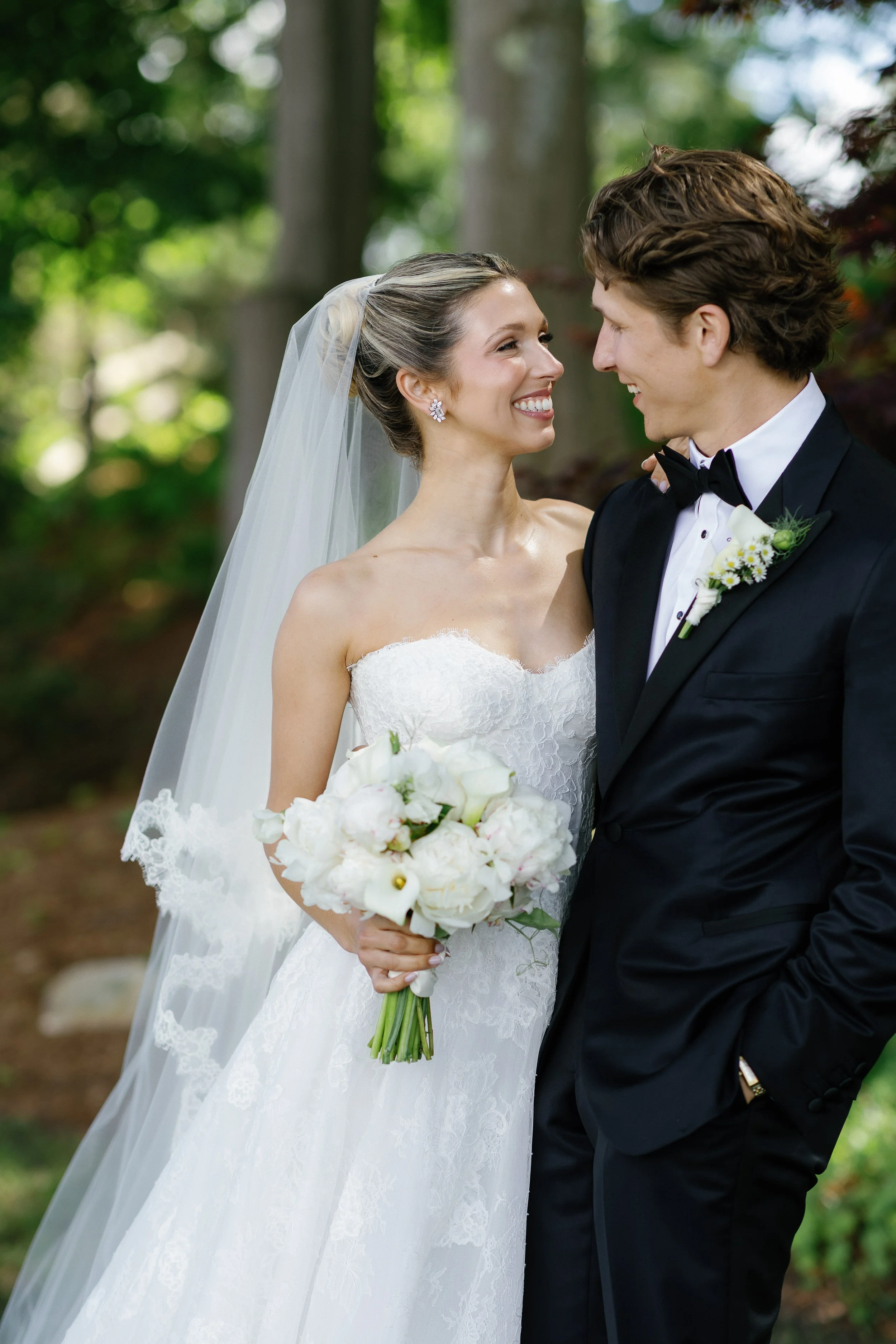 BrideGroom-LizzieGarrett-28.jpg