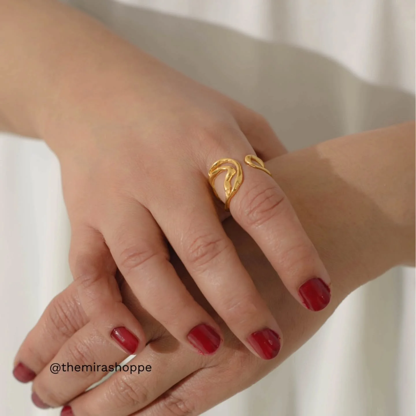 Cascada Ring in Gold Vermeil - Adjustable

This collection is inspired by the flow of water down a waterfall. 

DM to order or visit my website
Link in bio

#TheMiraShoppe #taxcosilver #jewelryhandmade #goldvermeil #jewelrystore #jewelryofinstagram #