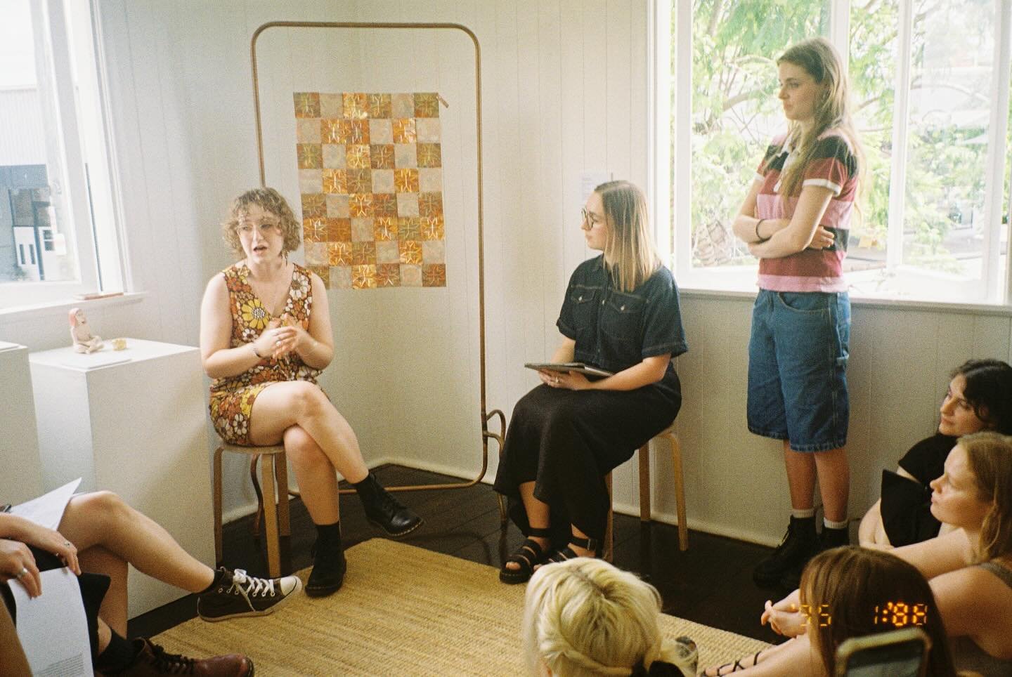 moments from the 𝓪𝓻𝓽𝓲𝓼𝓽 𝓽𝓪𝓵𝓴𝓼 ★ thank you @hannahcurrie.art for leading the discussions and to Elsie, Amy, Renee, and Alexandra for sharing some insight into your practices.

Image credit Amy Jane @amyjaneartist 

@fieldtrip.gallery