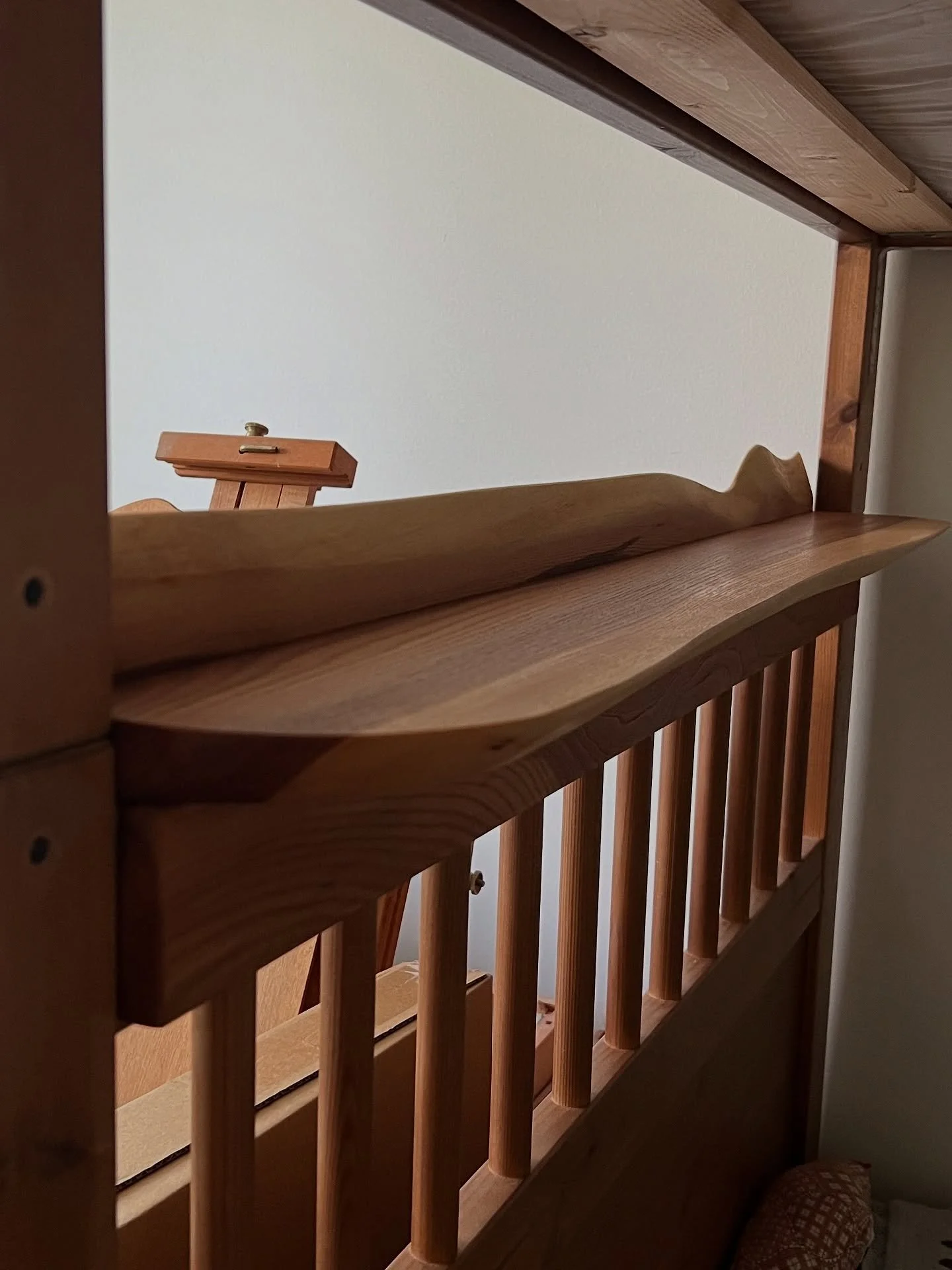 A fun little project for my daughter’s room. She wanted a shelf for her bed and her one ask was: “can it have a live edge?” She’s obviously her father’s daughter. 😉 Made from on beautiful slab of elm, I always enjoy usi