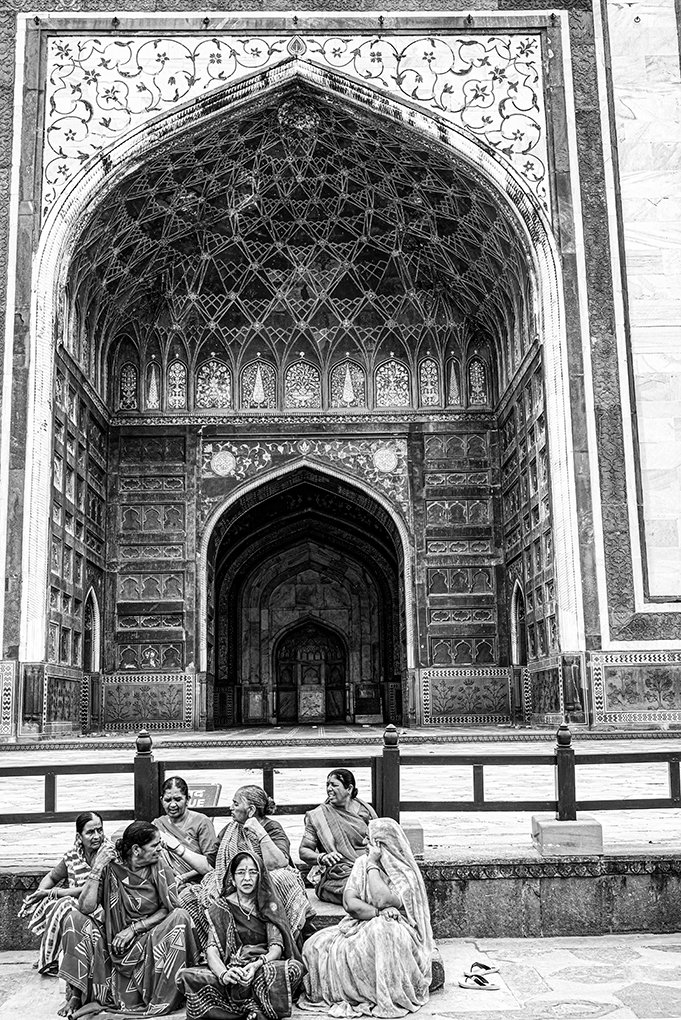 Gossiping at Taj Mahal