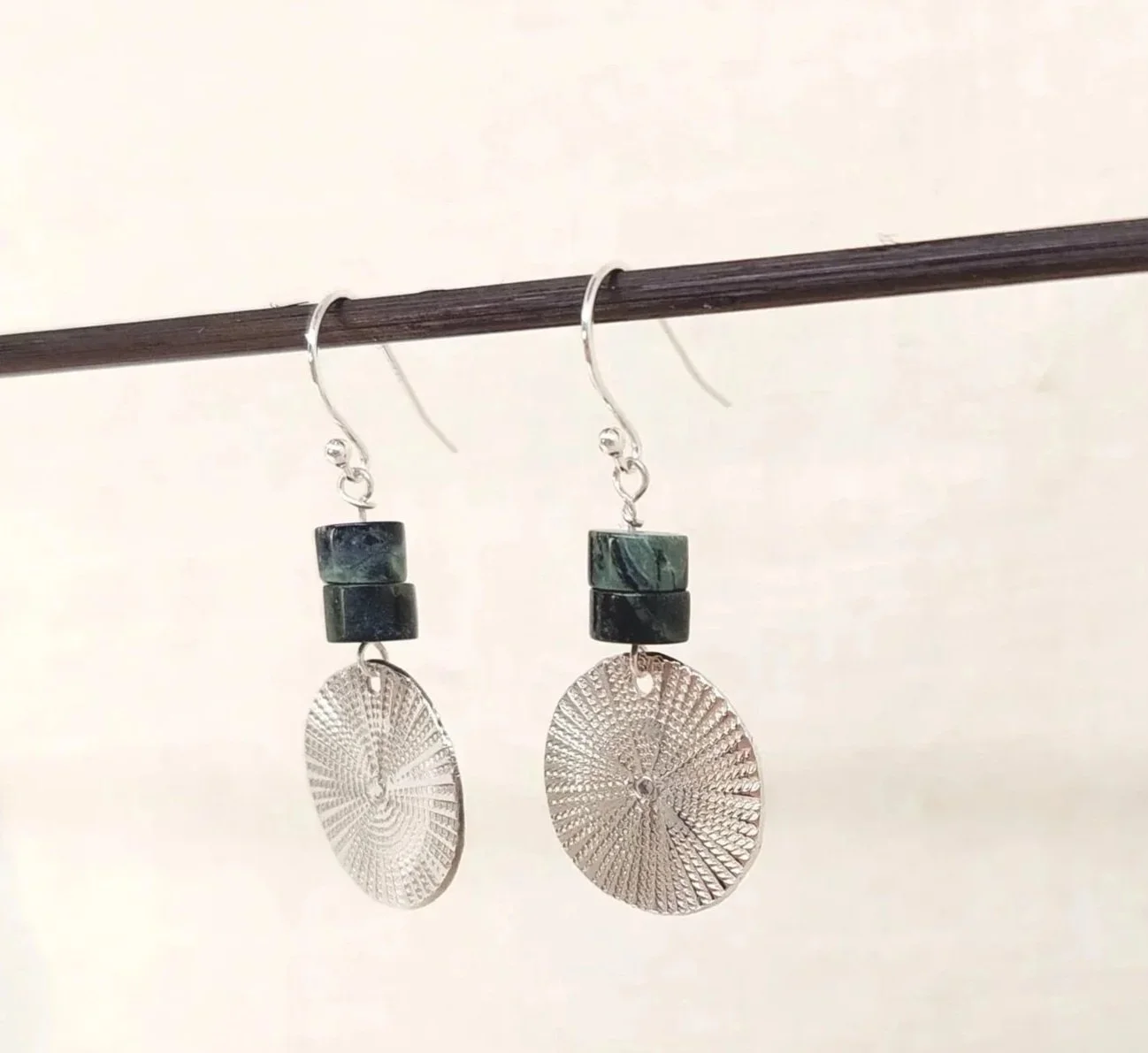Ohrringe_KambabaJaspis_SilberSonne_2.jpg