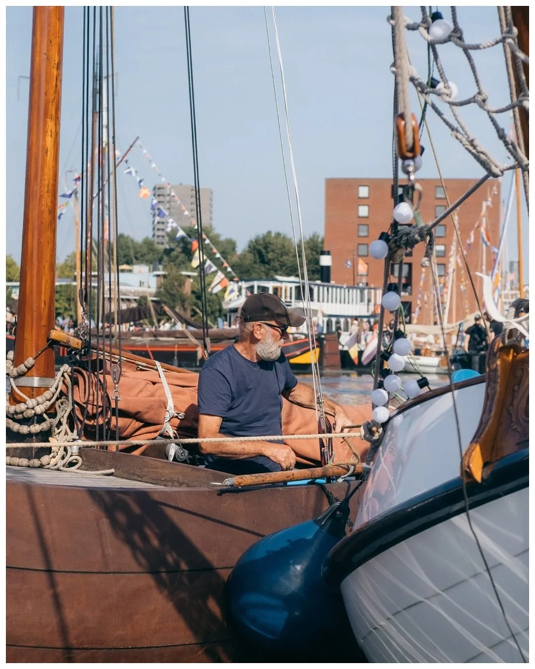 Tall ships, timeless views ⛵📸 | Captured the spirit of #SAILAmsterdam through my lens.
.
.
.
.
.
#SAILAmsterdam2025 #TallShipsAmsterdam #MaritimePhotography #EventPhotography #AmsterdamViews #StreetPhotographyAmsterdam #IAmsterdam #VisitAmsterdam #V