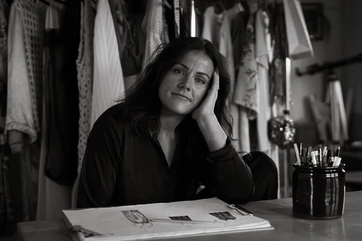 Nydelige Karen-Sofie 💫 

Et lite tilbakeblikk til portrettbildene vi tok i forbindelse med forrige kolleksjons-slipp og oppstarten av prosjektet @kunsthall_komnaes. 

Det er s&aring; hyggelig &aring; f&aring; tilliten til &aring; ta denne typen port