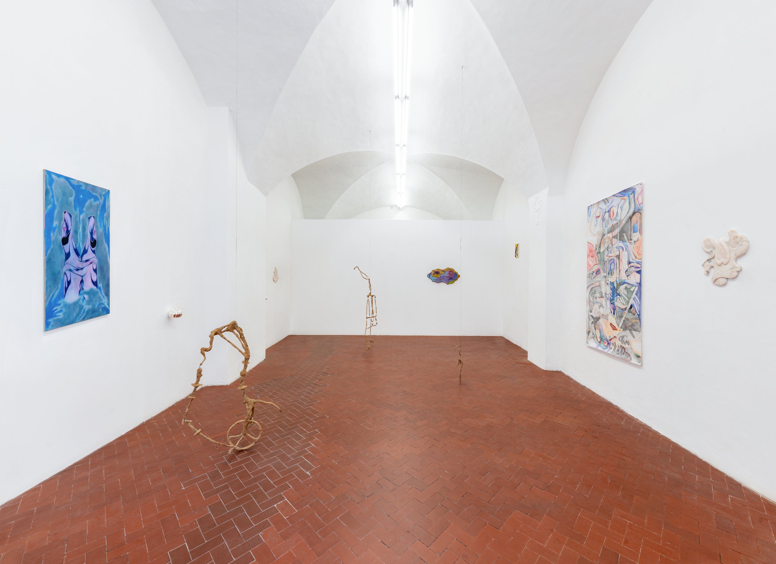 Ambra Viviani - Piccolo saggio sul dono: La vita erotica della proprietà donata - Pink Portugal Marble low relief sculpture - 2024 - Galleria Fuoricampo, Siena - installation view