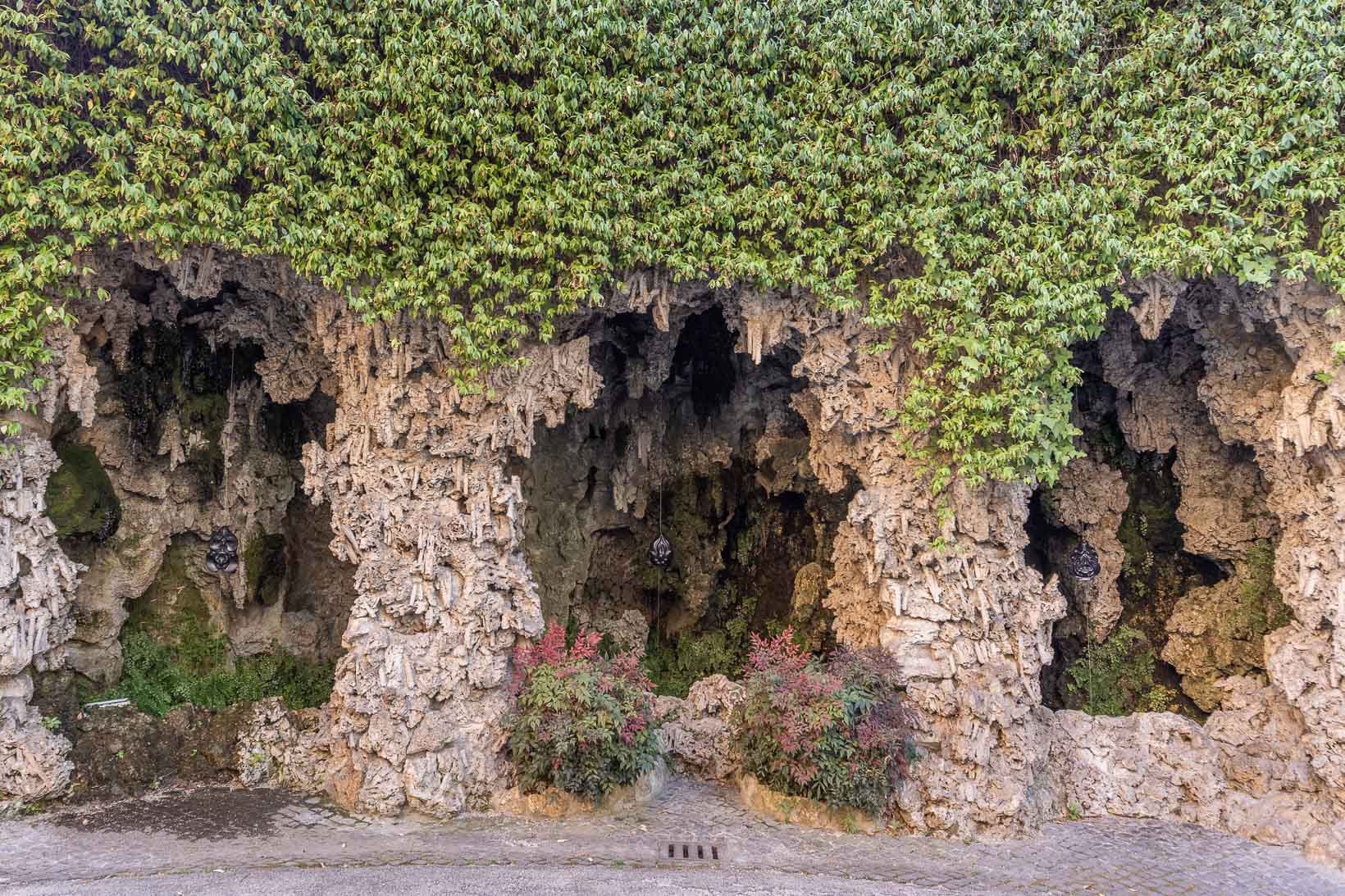 Ambra Viviani - Even dust used to be other things, marquina marble sculptures installation, 2025, Istituto Svizzero Roma