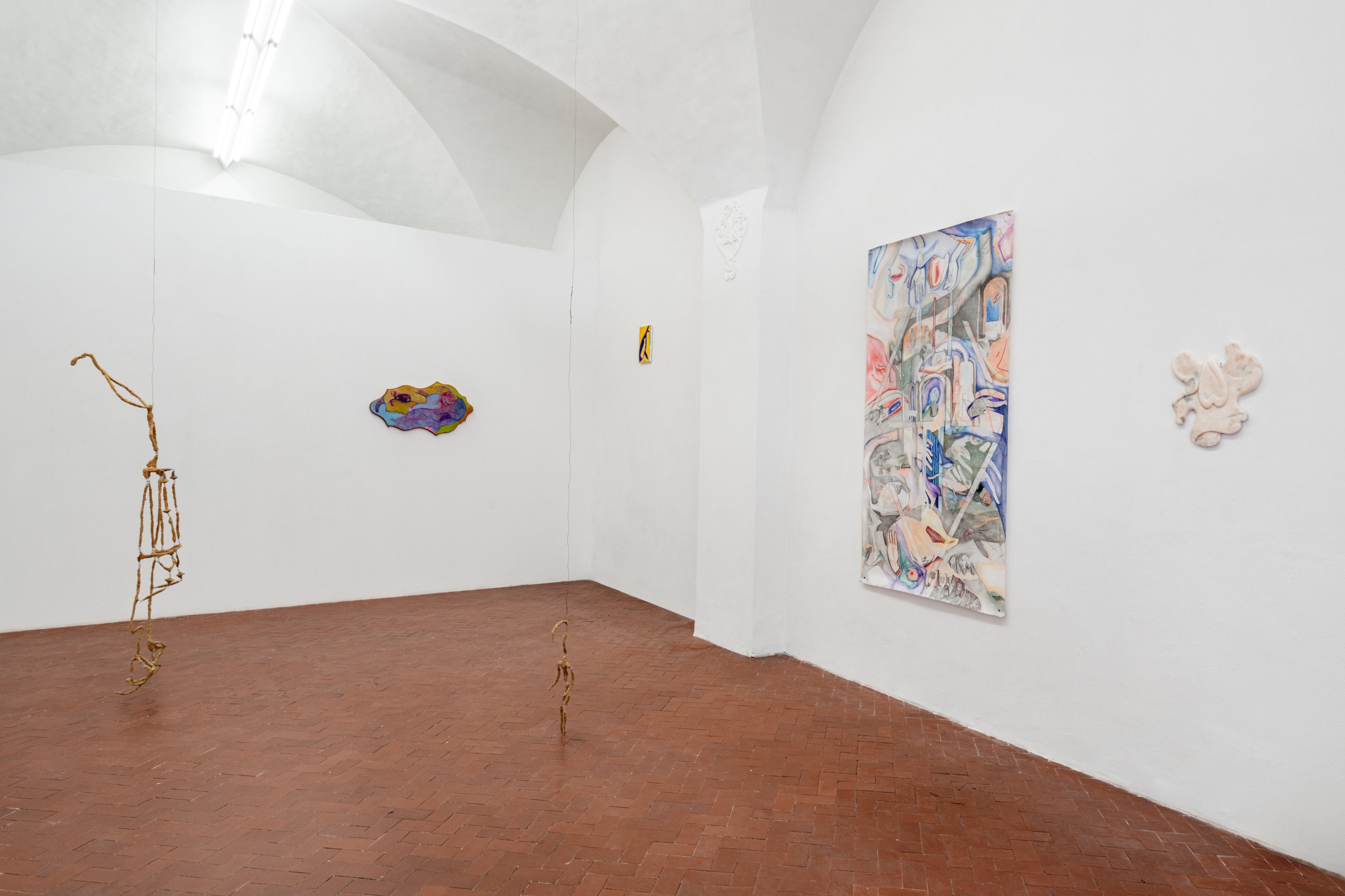 Ambra Viviani - Piccolo saggio sul dono: La vita erotica della proprietà donata - Pink Portugal Marble low relief sculpture - 2024 - Galleria Fuoricampo, Siena - installation view