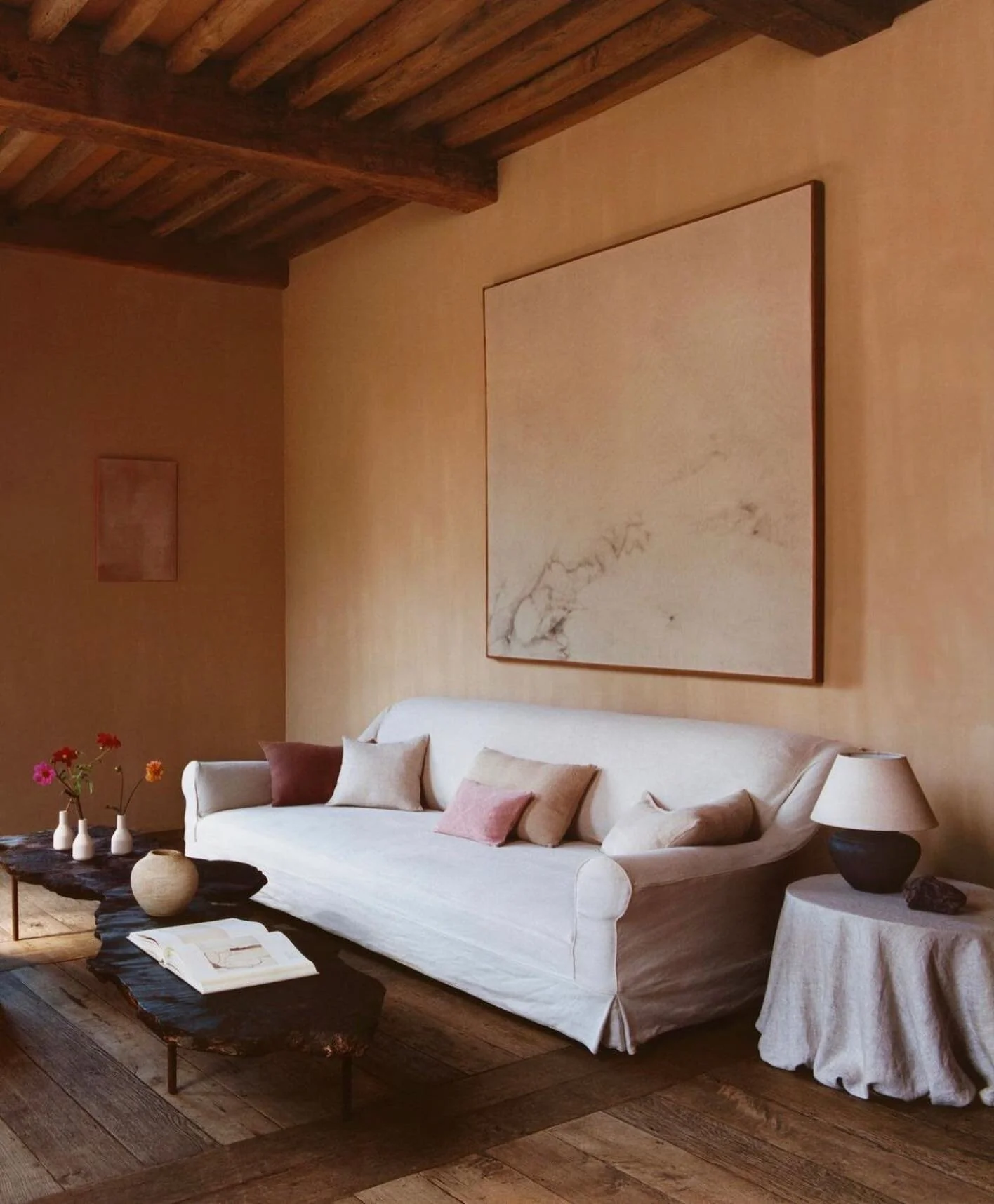 Rosy and cosy.
~
Photography @surrealjamesnelson
For @zarahome
Location @lavie_aimelie
Styling @studioamandarodriguez
~
#farmhouse #interiorsofinstagram #topstylefiles #interiorforinspo #interiordesire #collectingdesign #livingroom #cabanamagazine #h