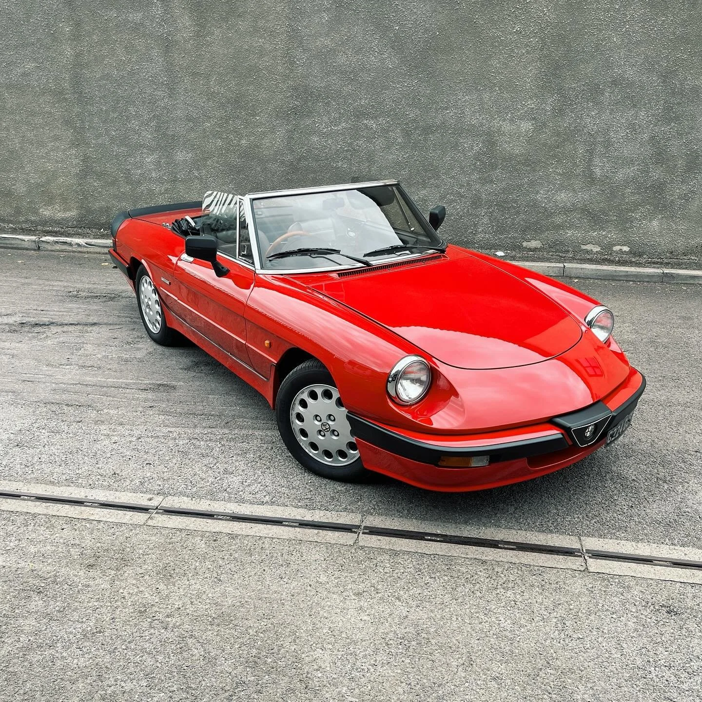 A very pristine Alfa Romeo Spider S3 popped by this week to have an overhaul of its broken driver&rsquo;s door window mechanism. The old cable had worn through and was mangled in the pulleys so the glass remained stuck down. It was disassembled and a