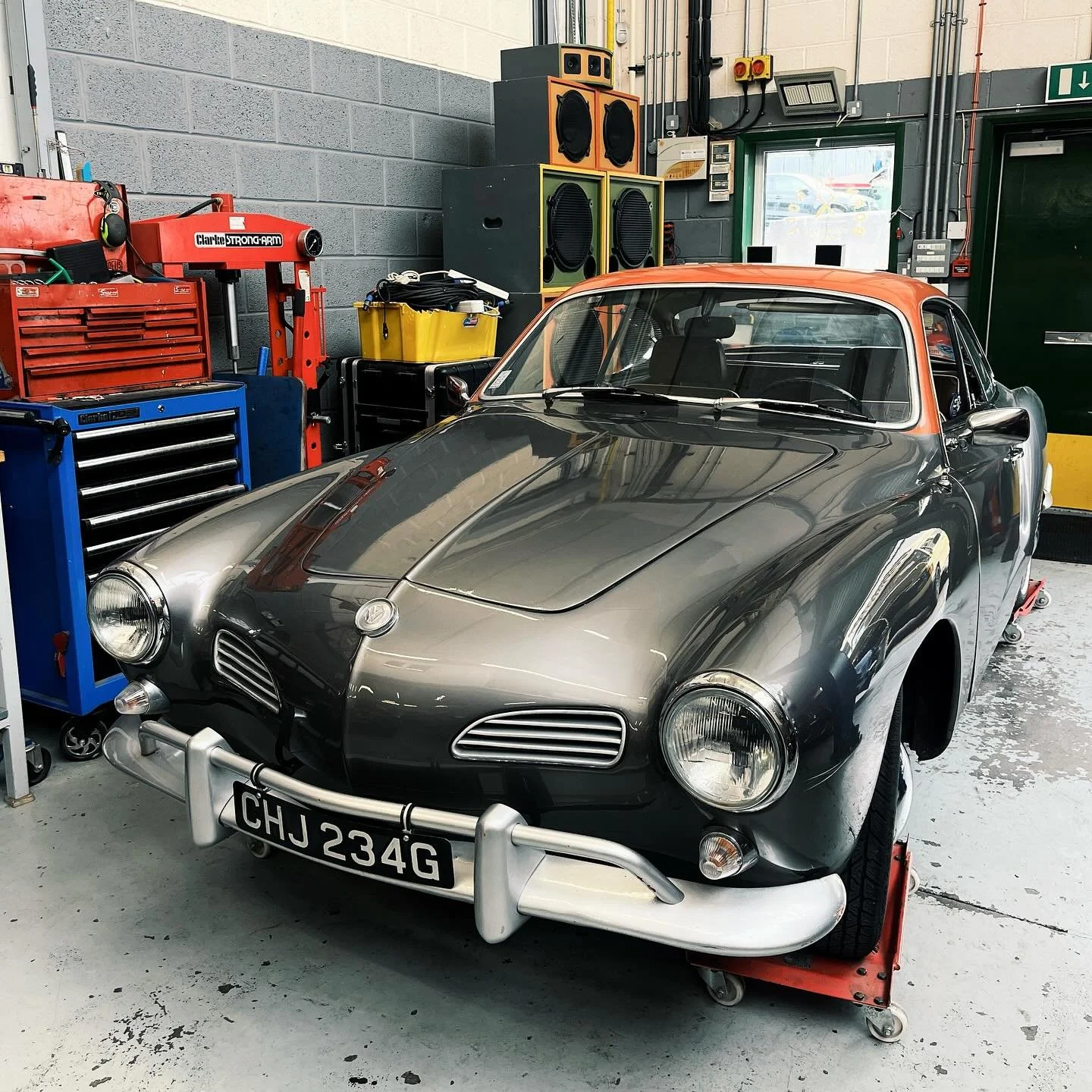 Some cars stay for a while, others just pop in for a quick fix. This 1969 Karmann Ghia rolled through the doors to give it a thorough once over before being put on the market. Currently for sale&hellip;.. grab yourselves a bargain.

#vwkarmannghia #k