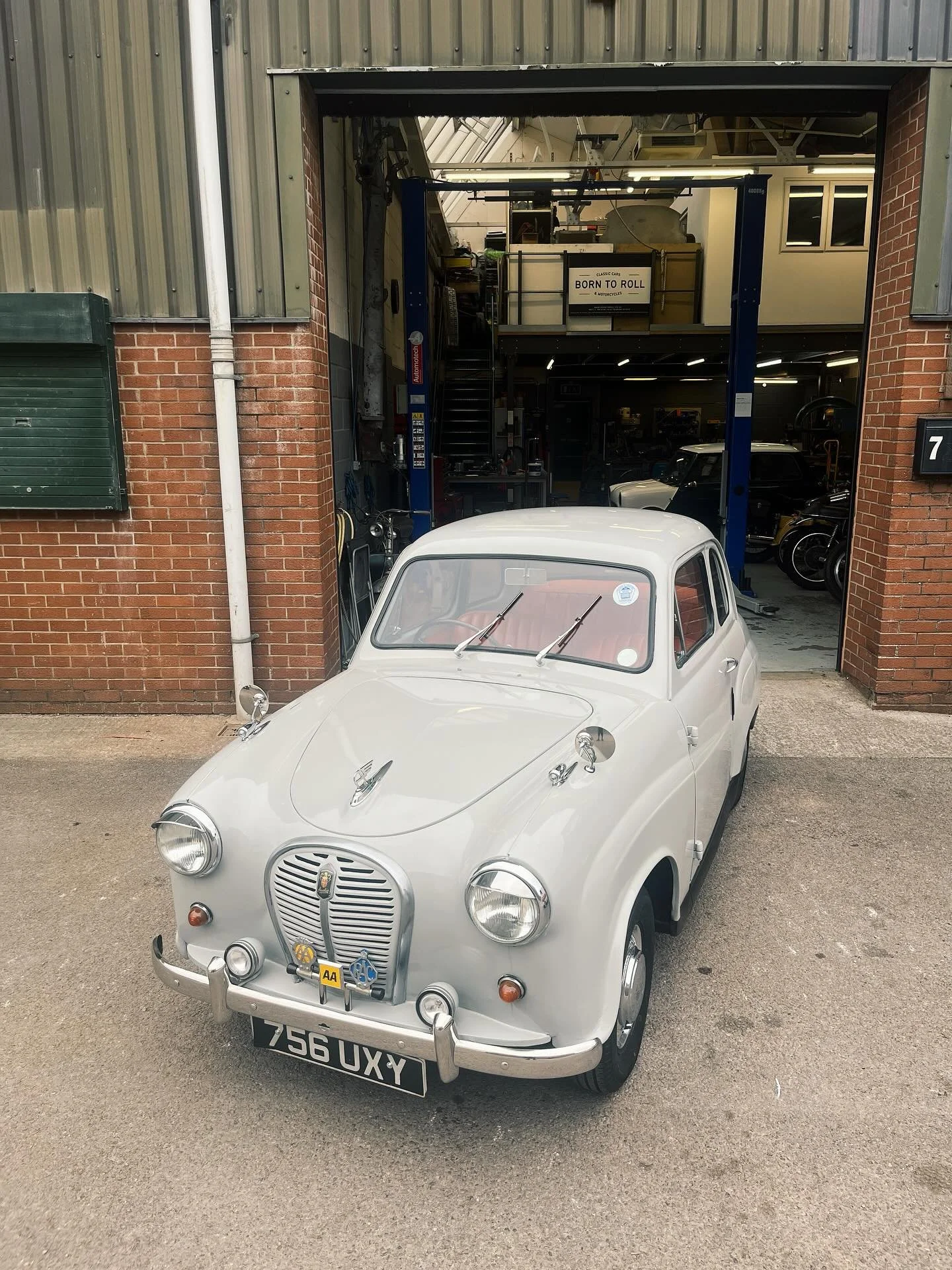 This little Austin A35 popped by this week for some love in its braking system, which had a failed master cylinder and leaky wheel cylinders. Always nice to replace faulty parts with shiny new ones. A quick bleed and it was back in the road.

#austin