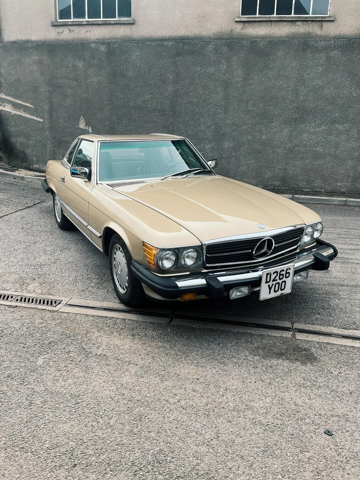 This immaculate SL came in for a recommission a few week ago, having spent the last six years tucked up in a garage. Lucky for us the car has been  well maintained throughout by its previous owner, but still required a new alternator, brake caliper, 