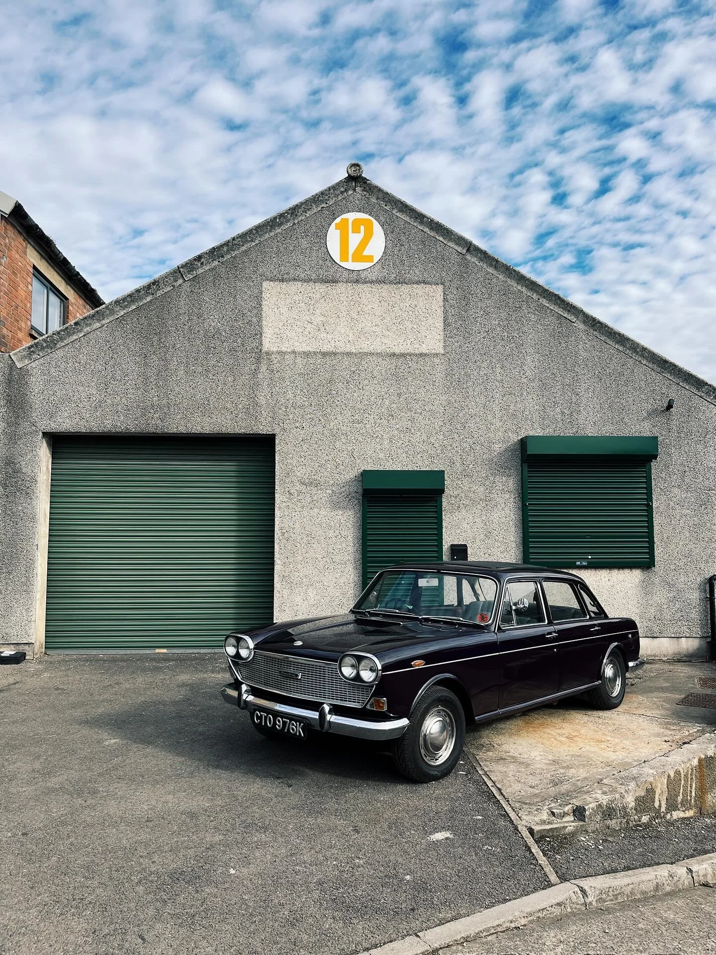 It&rsquo;s been a busy week, but we got to resolve the issue with the saggy rear end on this Austin 3-Litre. It has its own hydrolastic suspension system that is not compatible with any other British Leyland car of the period. Luckily it was all in w