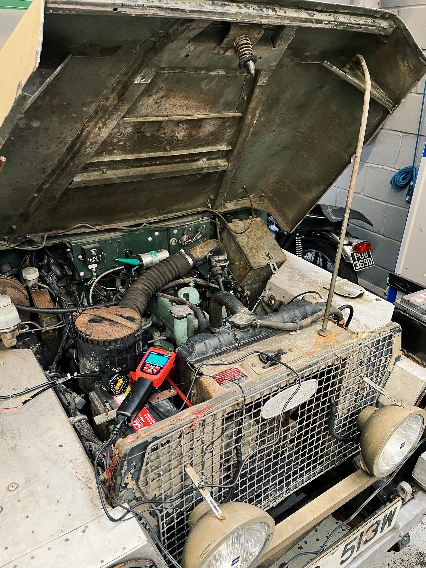 The Series 3 Lightweight Landy came back in yesterday for some engine work. Blocked idle circuit meant it was only running on the choke. It is the owner&rsquo;s main form of transport currently, so was important to resolve it quickly.

We popped the 