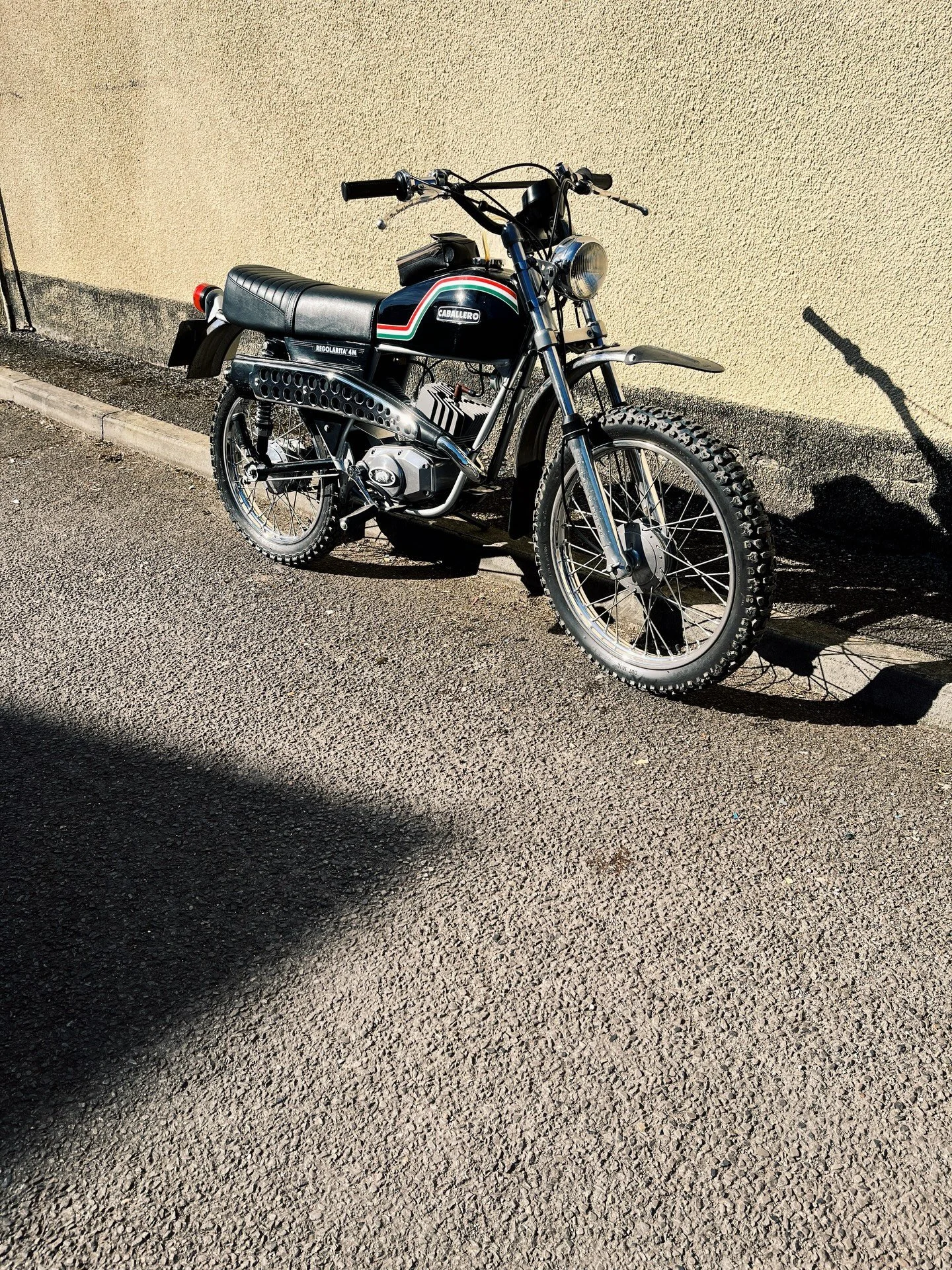 Since the sun has come out and the weather is warming up, we&rsquo;ve had a few a two-strokes pass though the workshop. In this week is this pretty good looking Fantic Caballero. Hopefully just needs a little carburettor tuning and a bit of an igntio