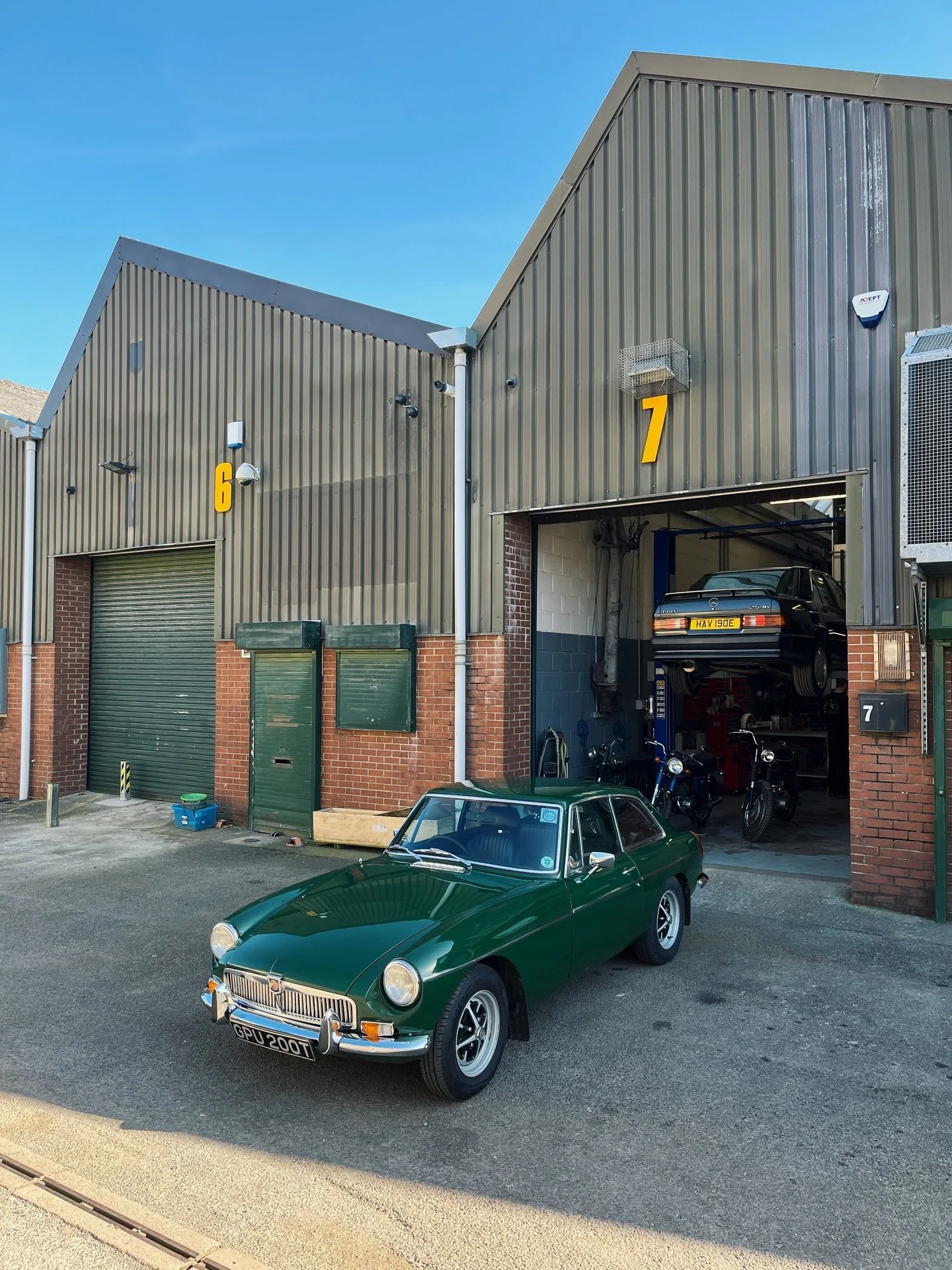 Springs arrived just in time for this customer who has had his rubber bumper MGB GT converted to the much desired chrome style. We handed the car back today and he went off for a cruise in the sun. Happy days.

#mgbgt #mgbchromebumperconversion
