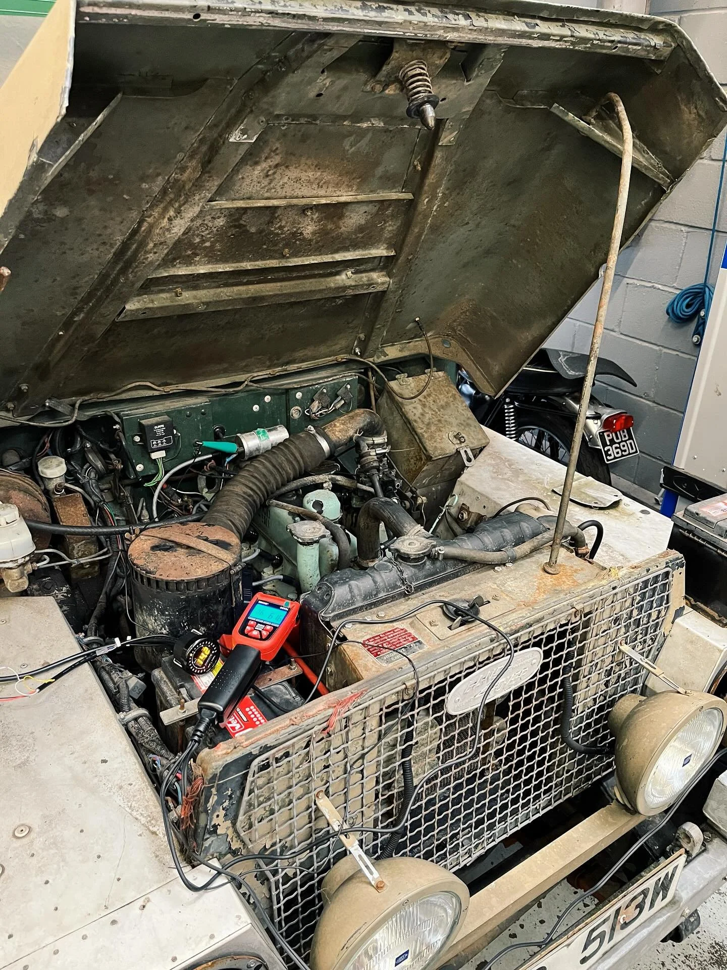 The Series 3 Lightweight Landy came back in yesterday for some engine work. Blocked idle circuit meant it was only running on the choke. It is the owner&rsquo;s main form of transport currently, so was important to resolve it quickly.

We popped the 