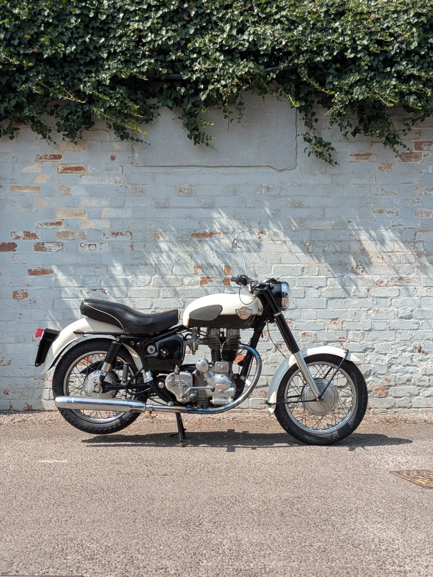 We get asked a lot to resolve carb issues on classic motorcycles. Before we go near the carb, we always follow a strict procedure that starts with valve clearances and compression tests, involves a thorough inspection of the ignition system and timin