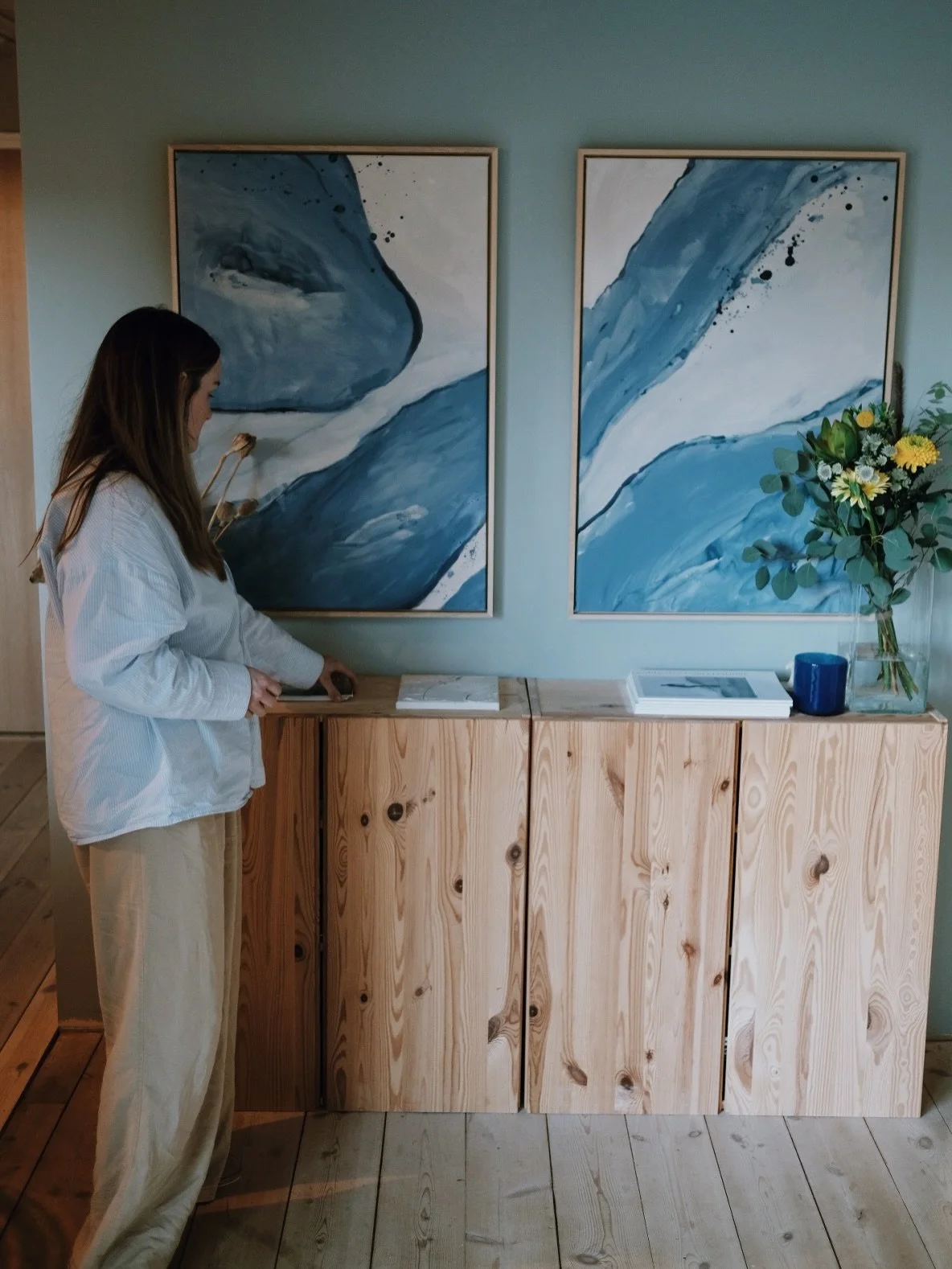 Thank you to everyone who came by my Easter pop up 🐣 

To invite people to our home, meet and have conversations over a glass of bubbles and a cinnamon bun - what a unpretentious and beautiful way to share my art and open the doors to my creative in