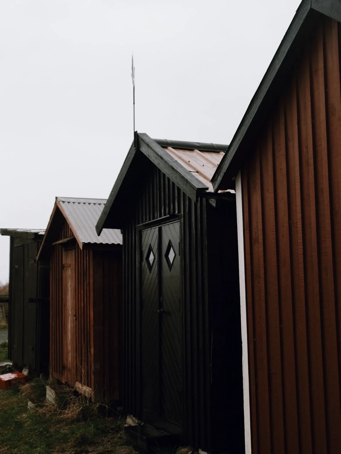 Notes from a rainy day adventure 📝

For the past 6 years, this has been my favorite activity. Packing up the car with surfboards, snacks, coffee. Alone or in good company. And then I go. I go look for surf, meet people, chat and drink some coffee an