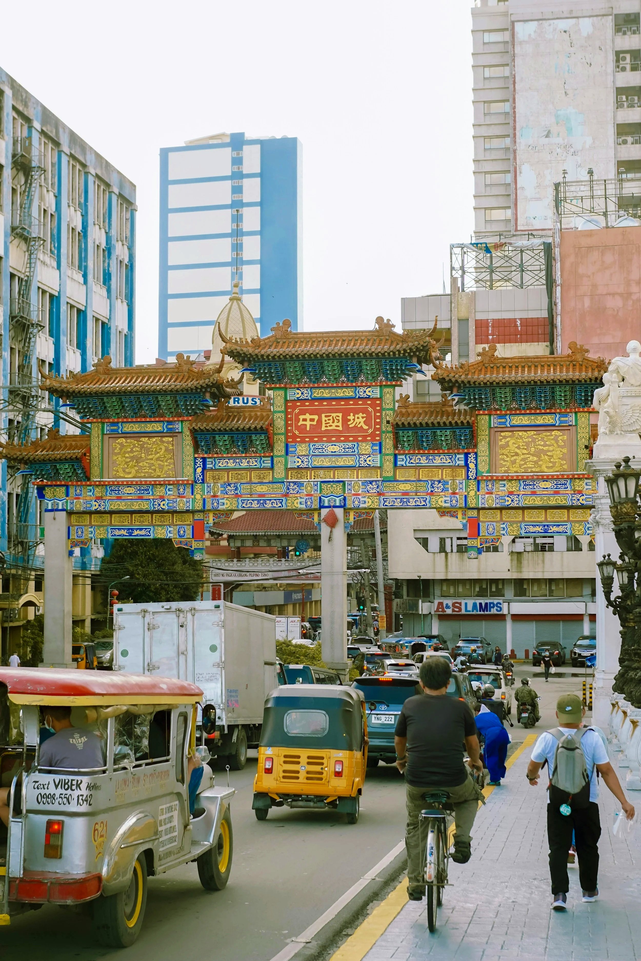 Binondo Manila Philippines travel guide historic Chinatown, temples, and street food