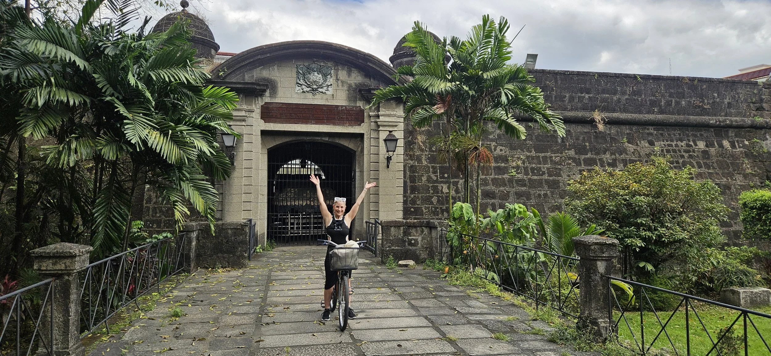 : Intramuros Manila Philippines travel guide colonial streets, historic sites, and Fort Santiago