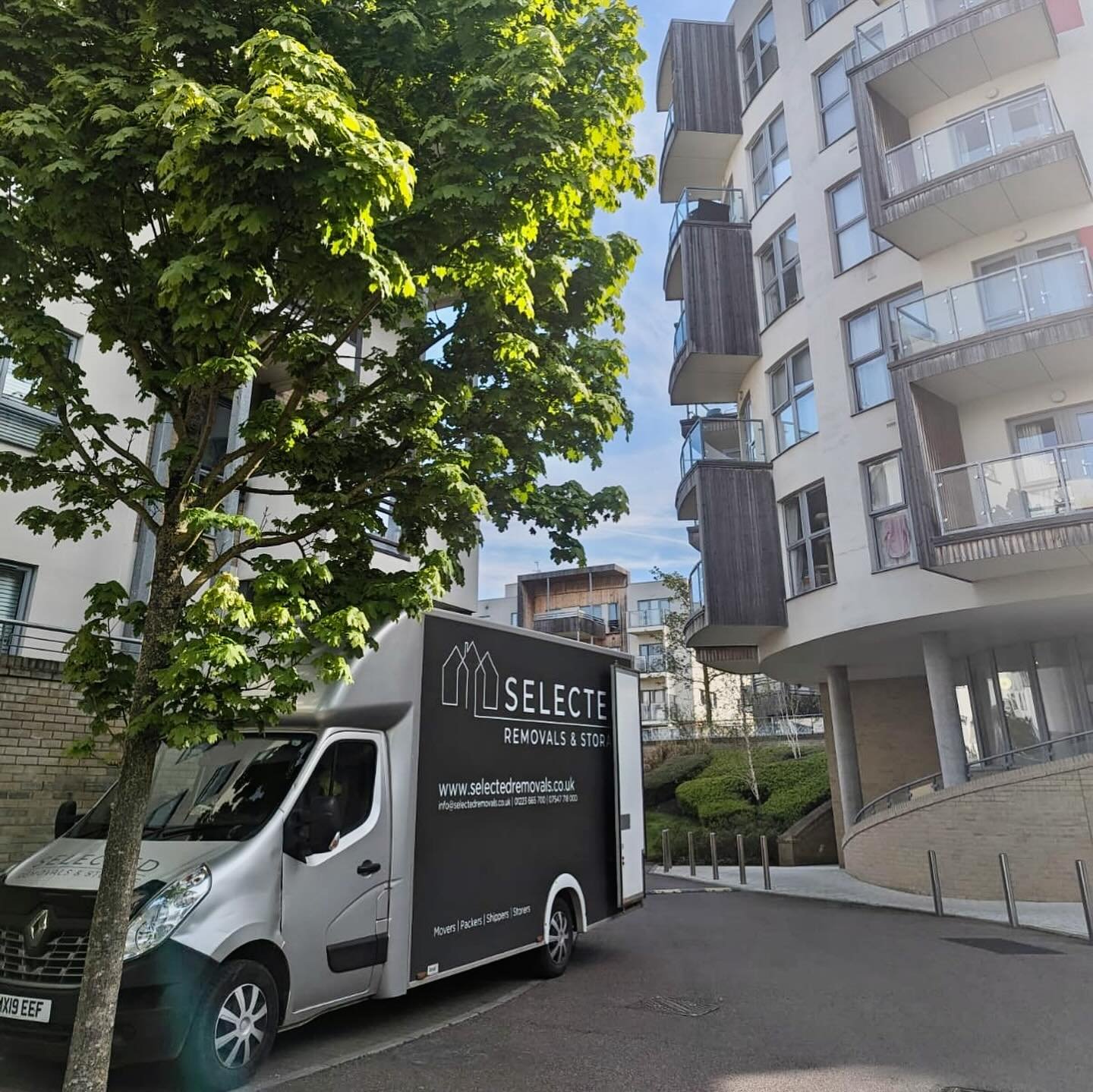 Delicious Friday sunshine helped us welcome yet another customer into our storage today🔒☀️

With storage available for a few boxes to an entire house, plus collection and delivery options&hellip;. we&rsquo;re here to help: 📞 01223665700

#storage #