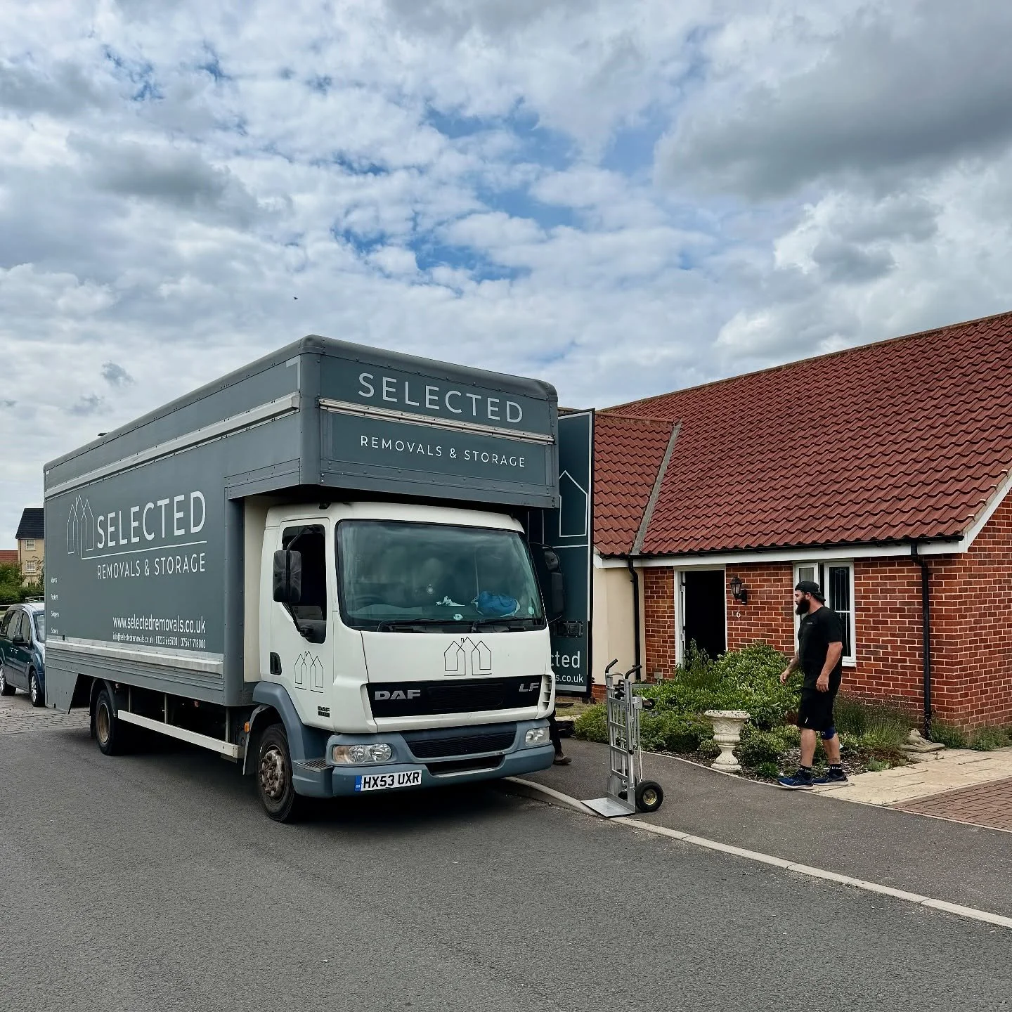 π IN THE THICK OF IT π
A record breaking month of moves here at Selected Removals π₯π
August is just around the corner and we’ve very little space left in the diary, so please be quick if you’d like us to assist with your move π
π§