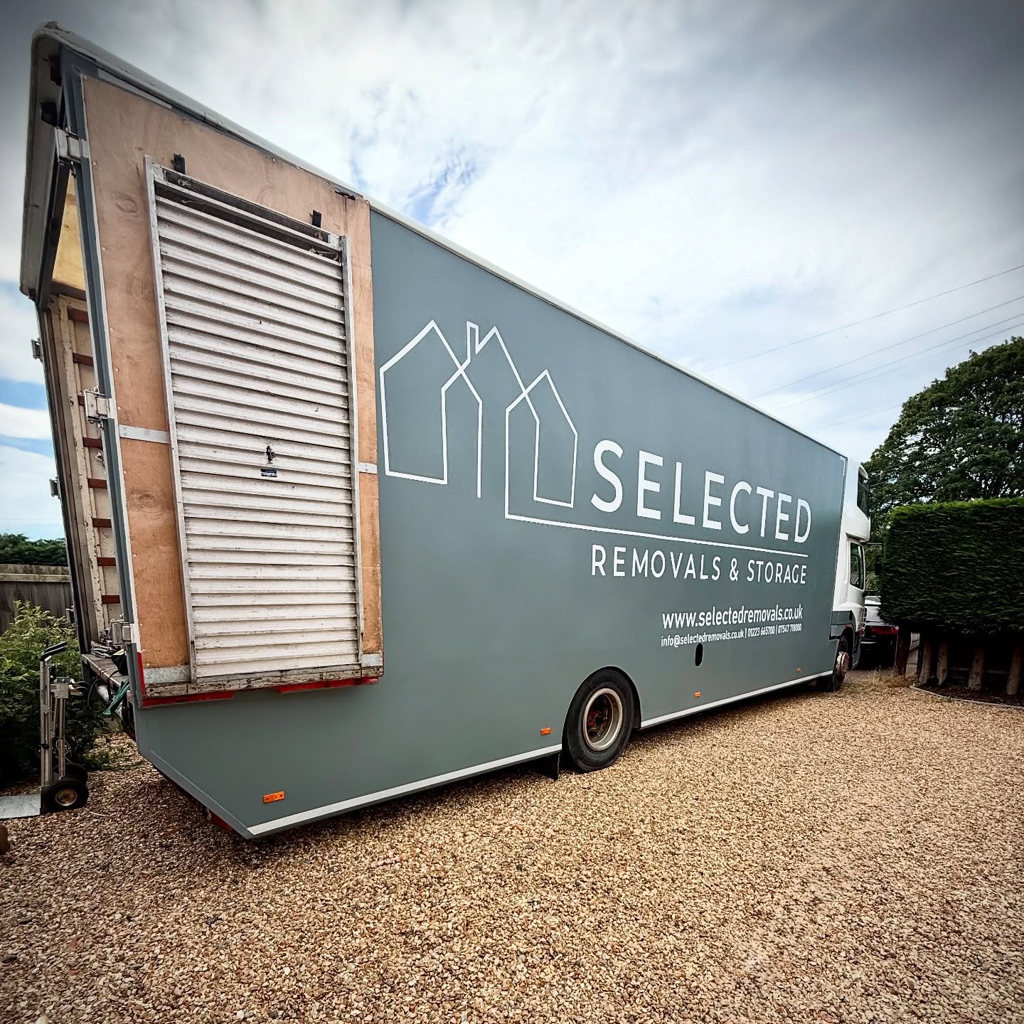 Our 18 tonne lorries being put through their paces recently with a number of large volume moves in and around Cambridgeshire!
Despite the heat, the team are as ever always on point ππ₯
15 more moves to go this week βοΈπ₯΅
#movinghouse #movingseason
