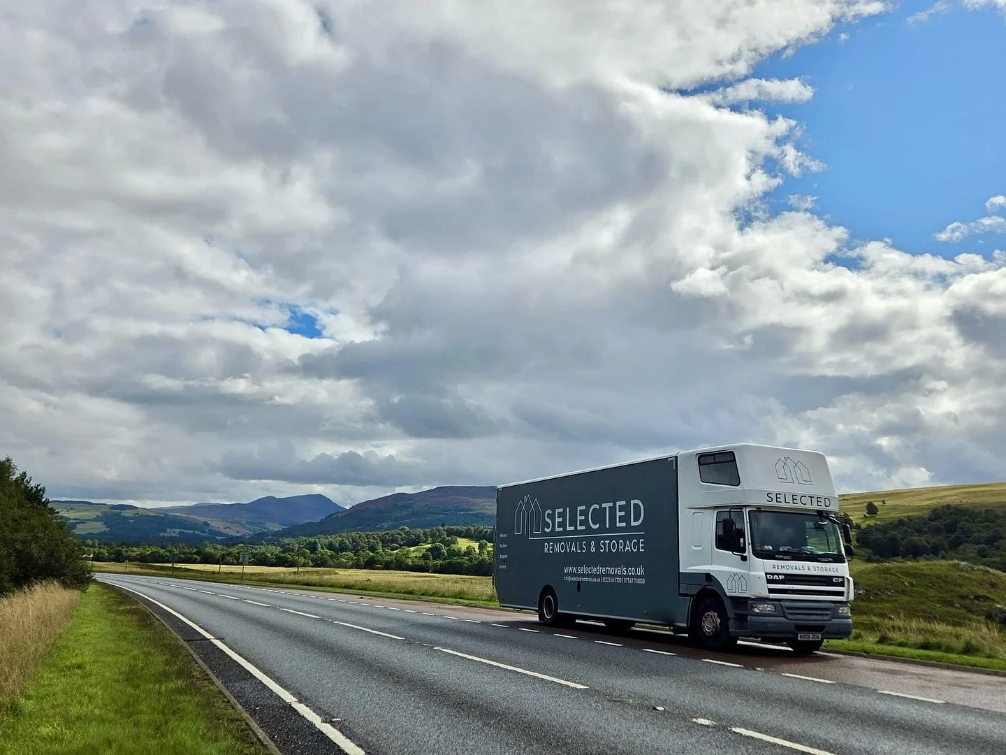 When your team&rsquo;s talent also lie in photography 🤩&hellip;&hellip; Cambridge to Loch Ness, papped perfectly 📸👏 

#removals #cambridgetoscotland #lorry #movinghome