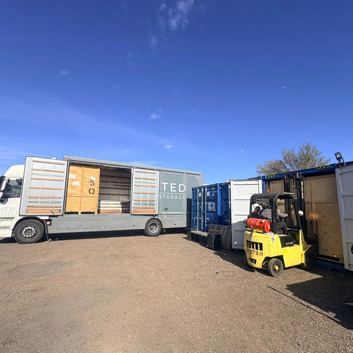 ☀️ PACK - CRATE - STORE ☀️

Making large moves into our storage simple and efficient, with our new wooden crates!

Carefully packing, wrapping, and securing items within these crates allows for a smooth and efficient loading process into our storage 