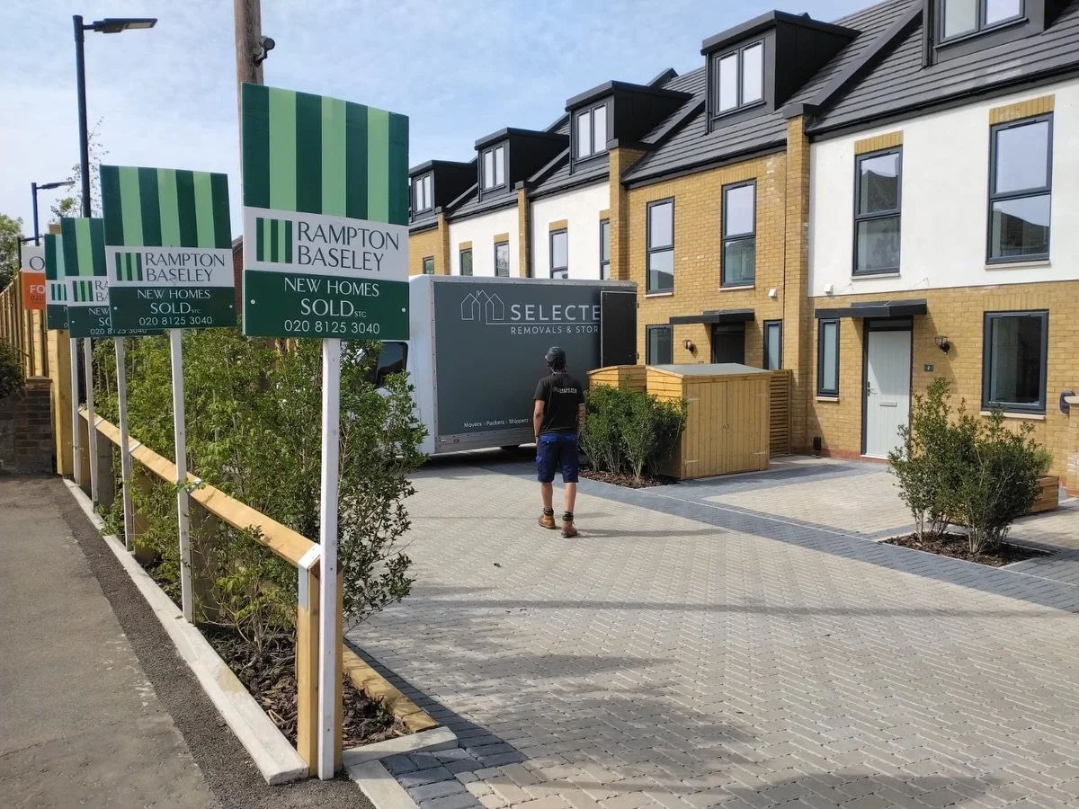 From the streets of Kensington, to the streets of Chesterton and everything in-between 🚚🚛🏠

The mighty peak moving season is just around the corner, so get your quotes in early to avoid unnecessary worry 🧘&zwj;♂️ Our quotes are complimentary and 