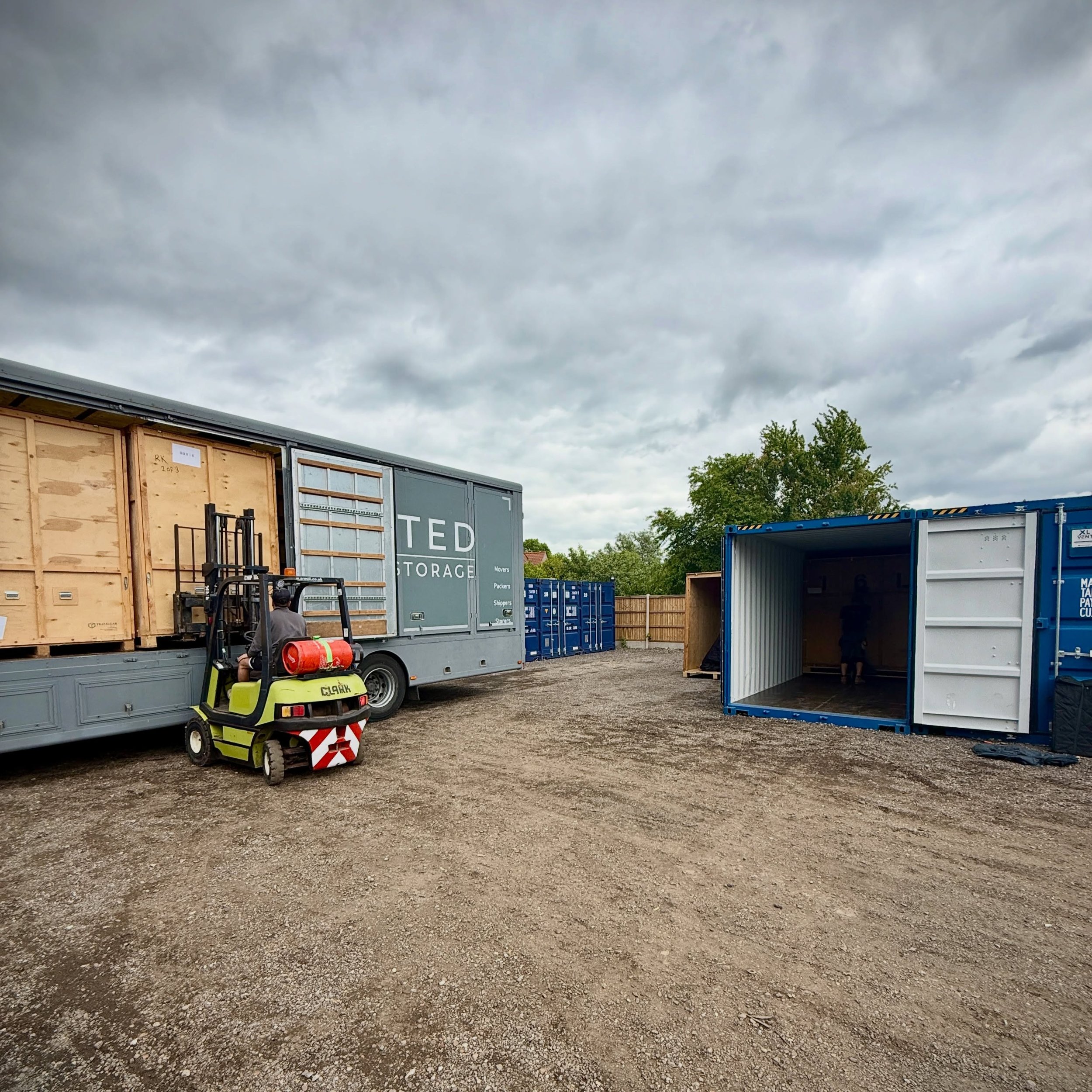 Another customer&rsquo;s belongings safely loaded into storage 🔒

Using our secure storage crates inside our high-cube shipping containers helps minimise unnecessary handling and keeps items protected throughout the entire process.

Rather than load