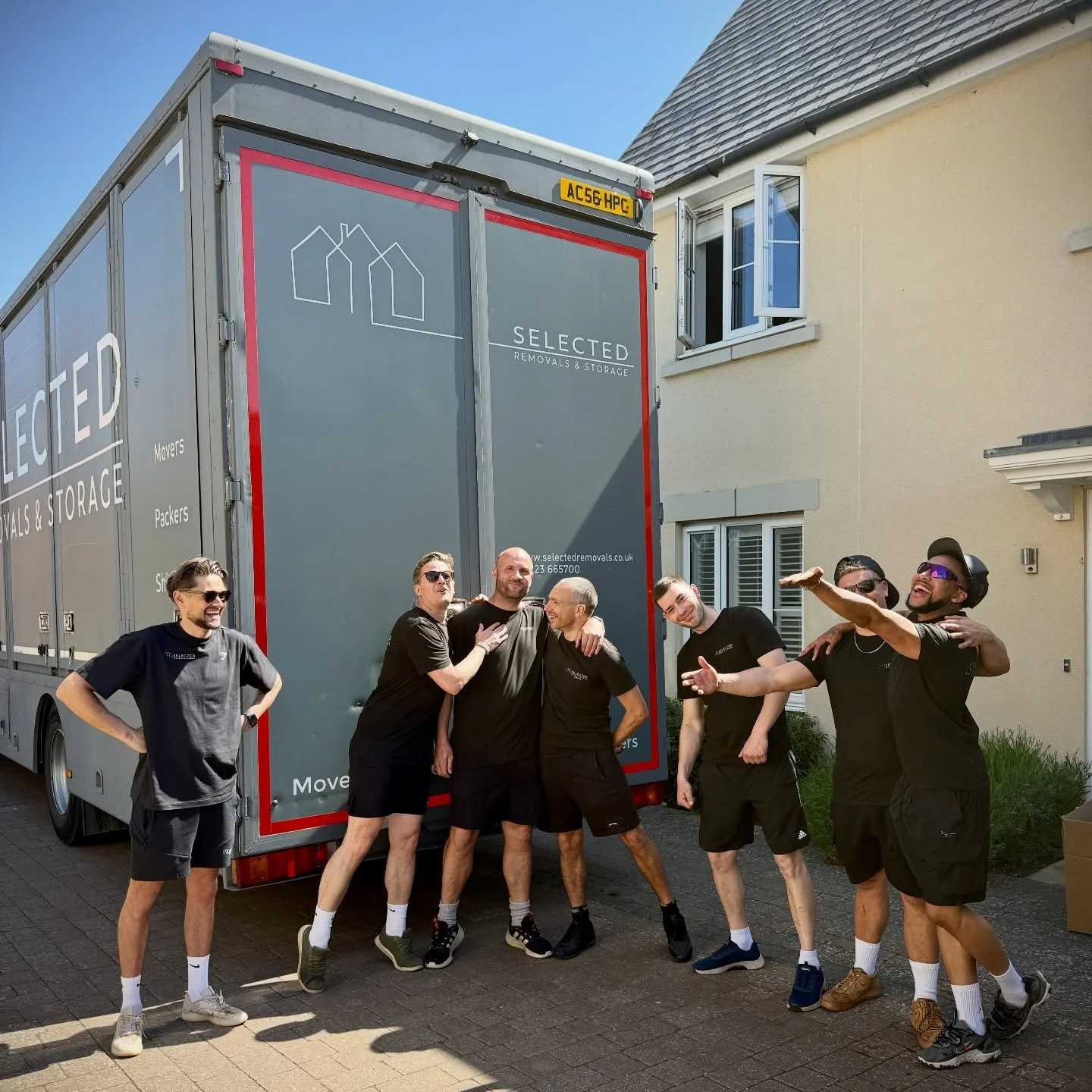 Teamwork really does make the dream work 💥

A 2000 cubic foot (18t lorry and single low loader van) move to our storage&hellip;...

All protected, dismantled, loaded and unloaded safely in under 8 hours. Sunshine and happiness indeed! 

Have a great