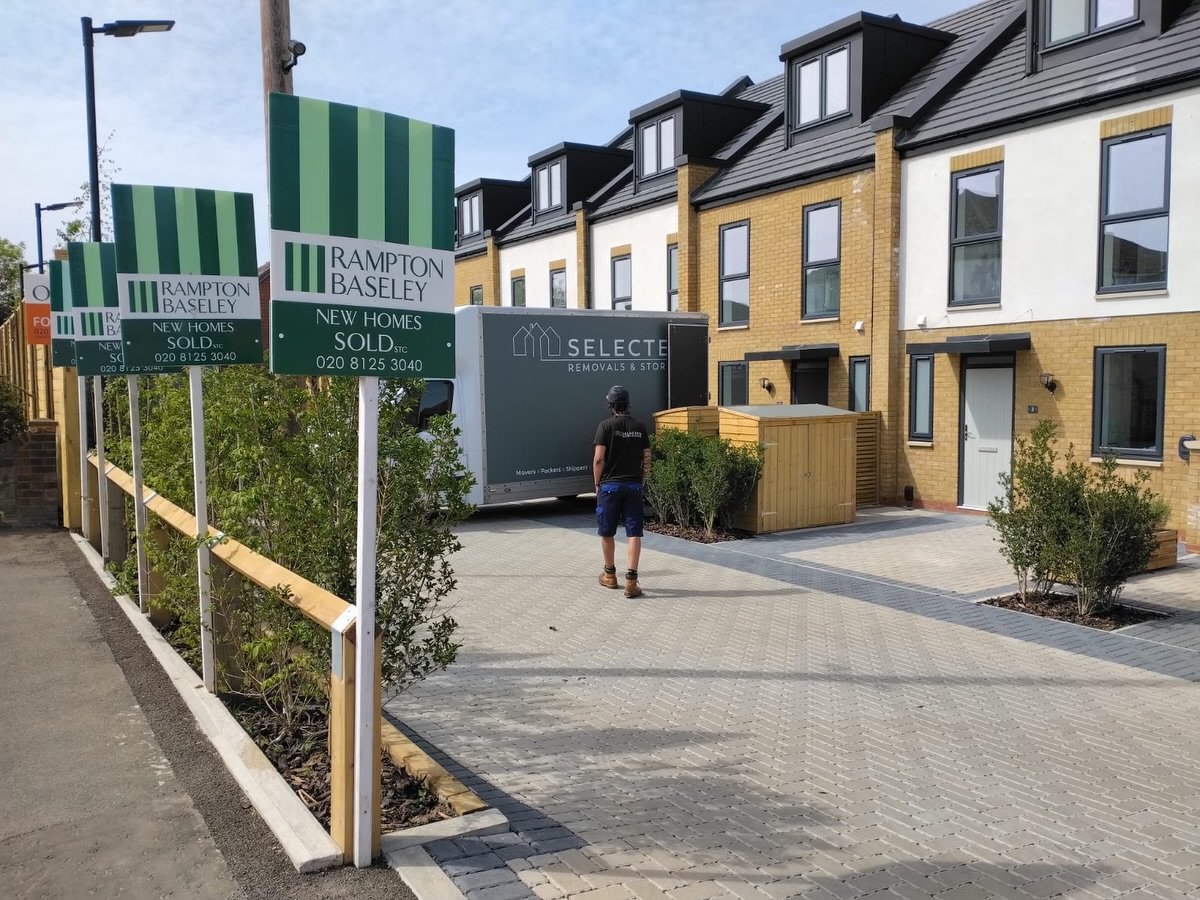 From the streets of Kensington, to the streets of Chesterton and everything in-between 🚚🚛🏠

The mighty peak moving season is just around the corner, so get your quotes in early to avoid unnecessary worry 🧘&zwj;♂️ Our quotes are complimentary and 