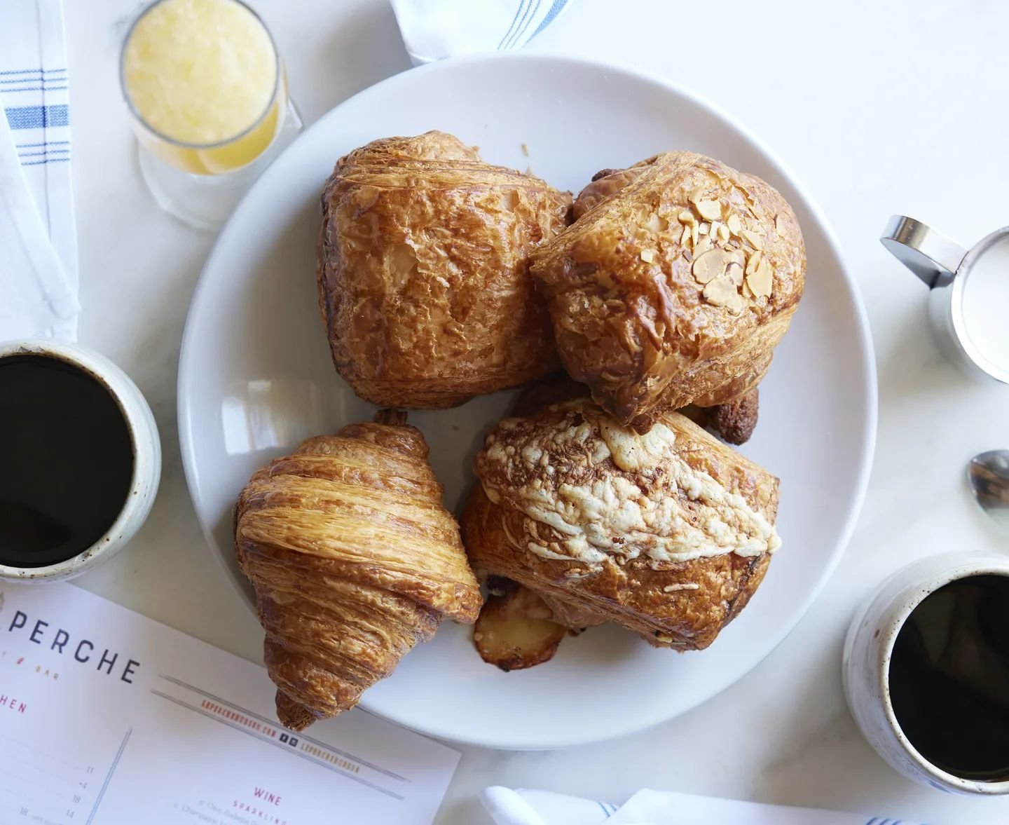 {le petit d&eacute;jeuner} 

Breakfast is served! #bakedfreshdaily 🥐☕
.
.
#leperchehudson #hudsonvalley #hudsonny #daytimeeatery #breakfast #breakfastgoals #brunch #lunch #restaurant #bakery #frenchtwist #coffee #cappuccino #foodie #foodies #foodies